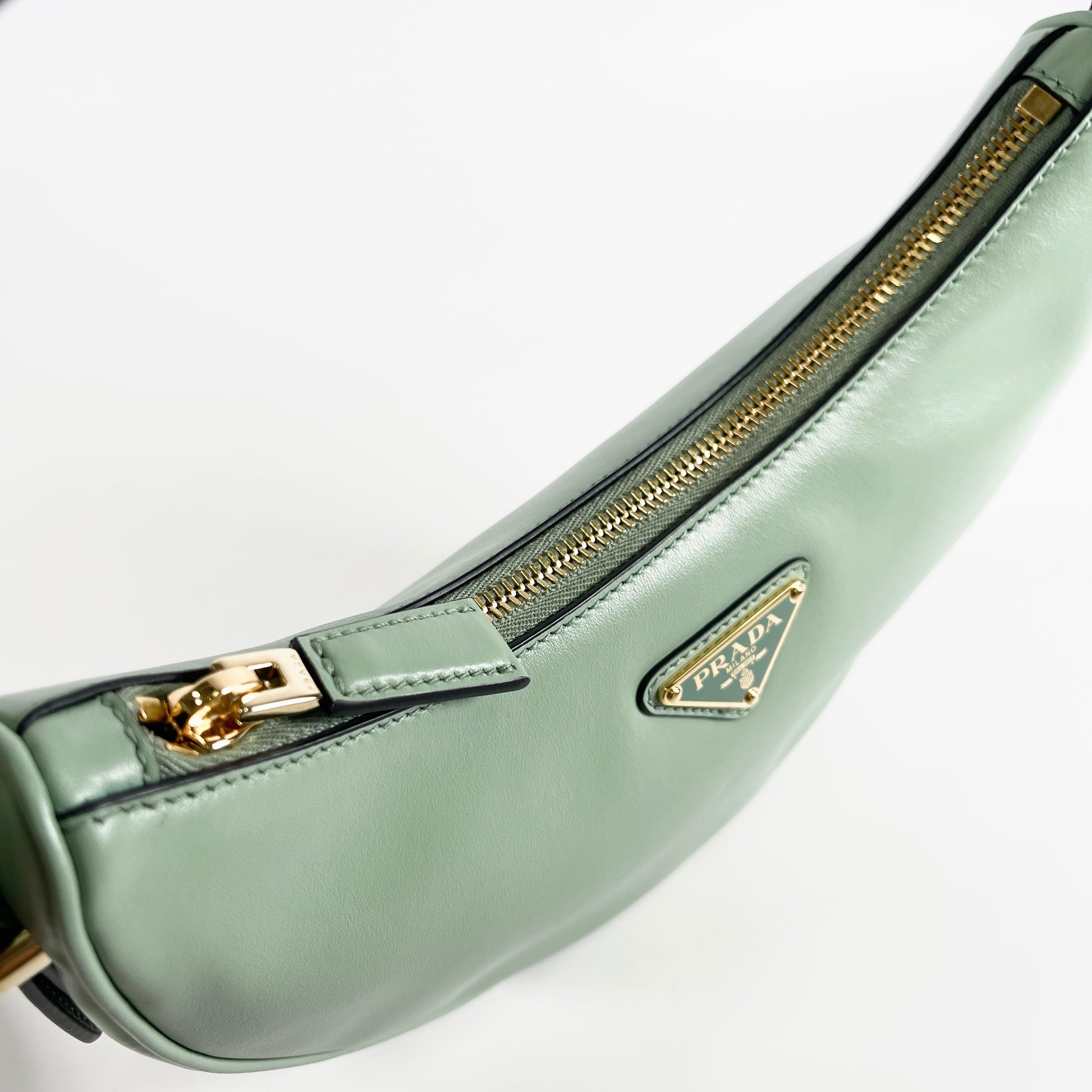 2603 secondhand PRADA Small back