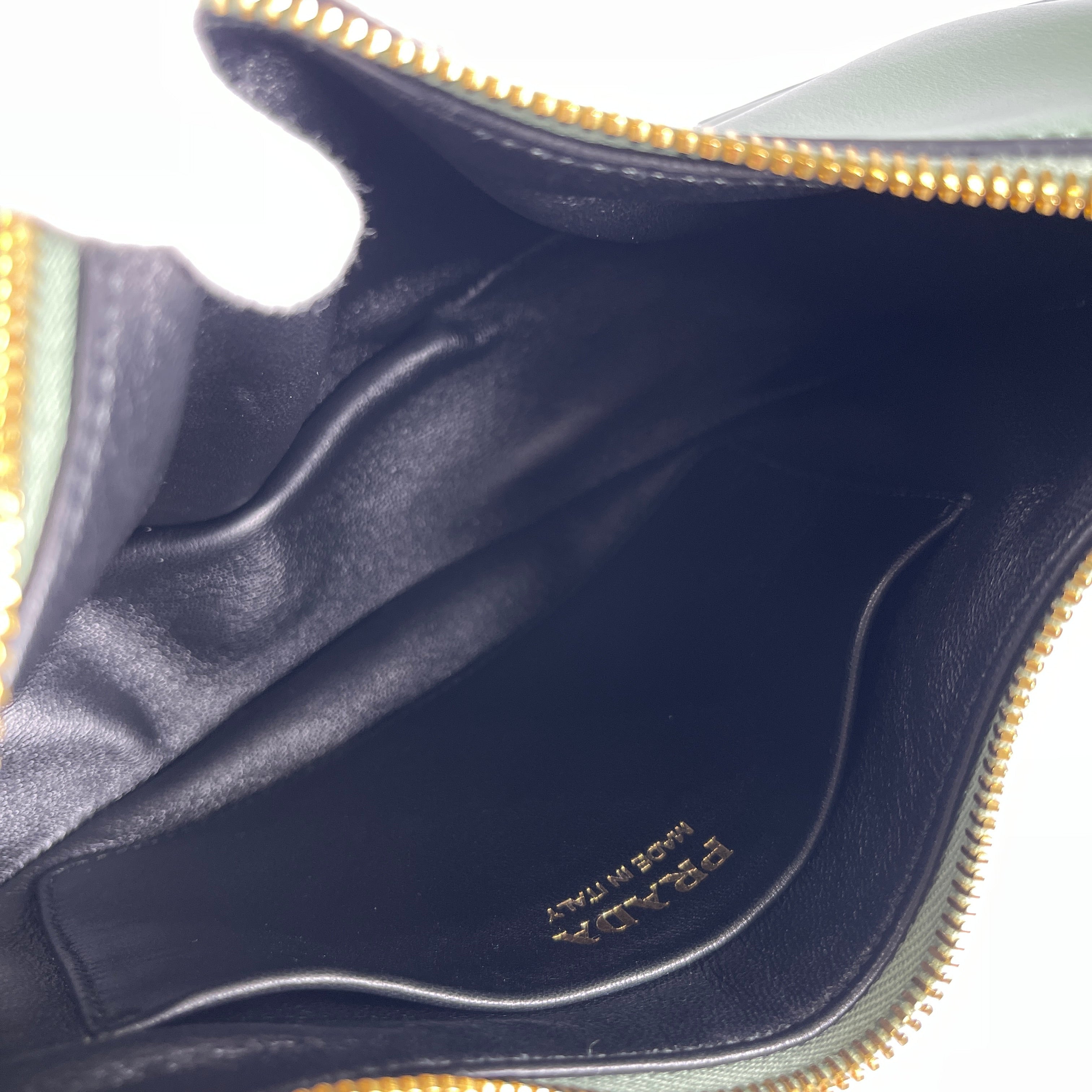 2603 secondhand PRADA Small back