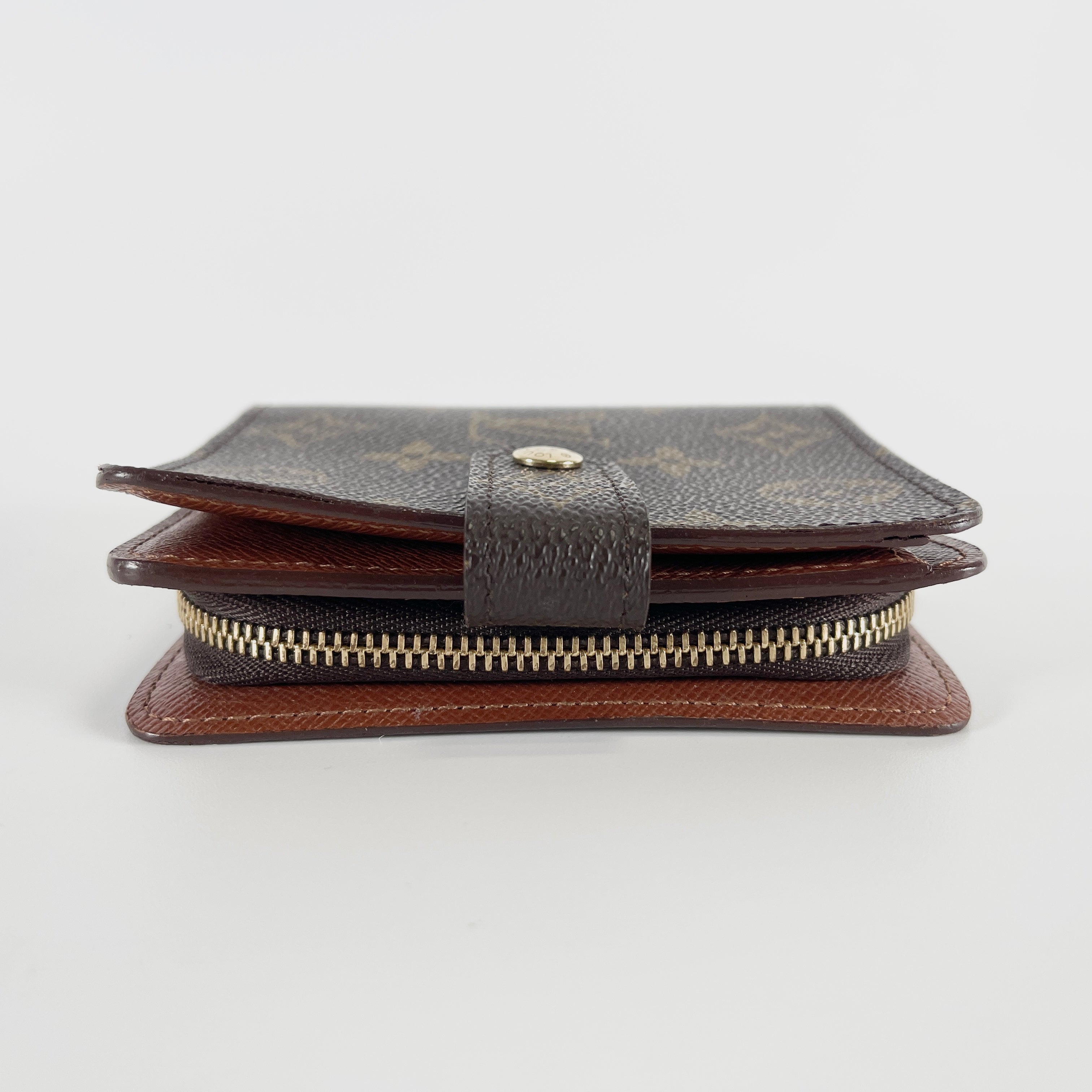 2604 secondhand LV Monogram compact Zip