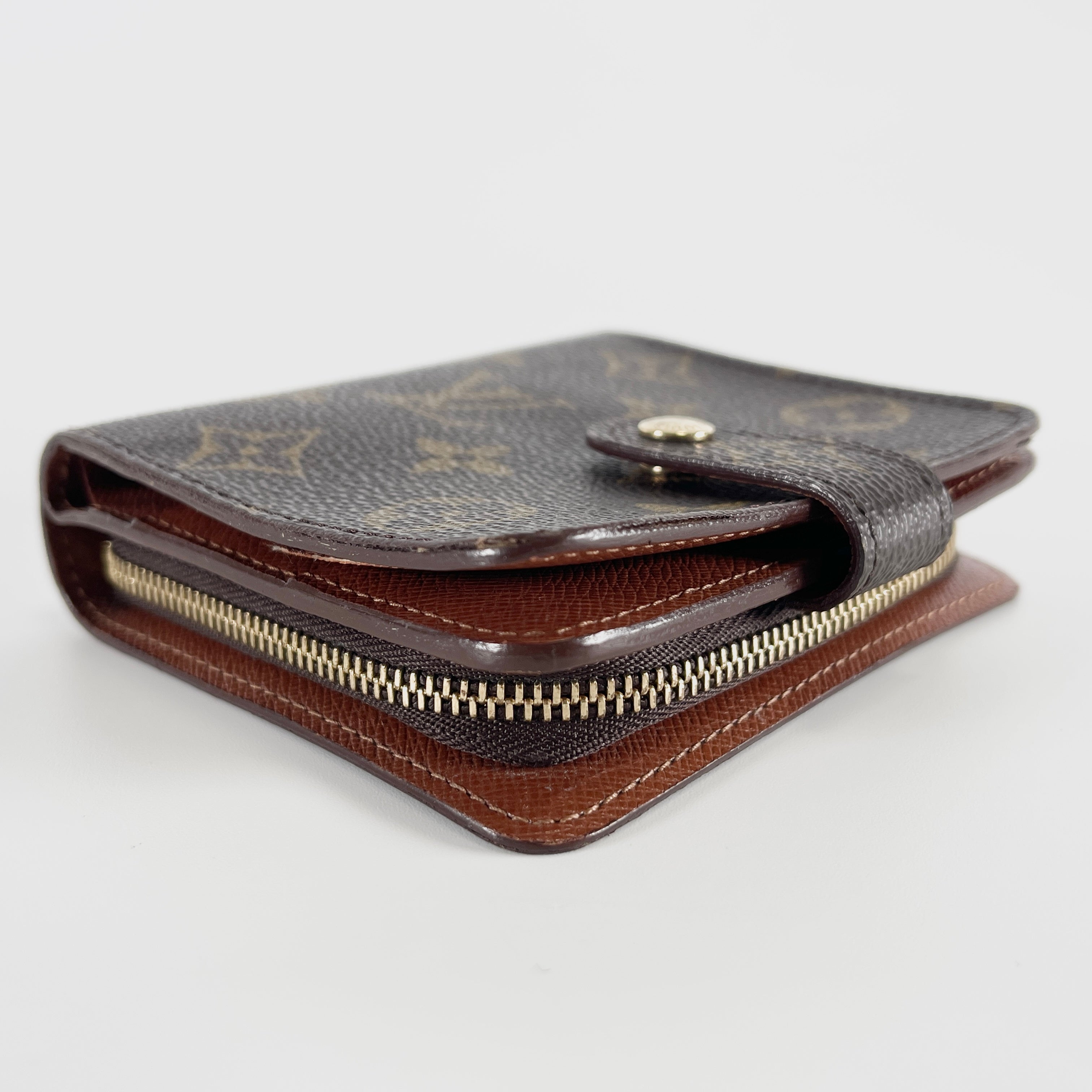 2604 secondhand LV Monogram compact Zip