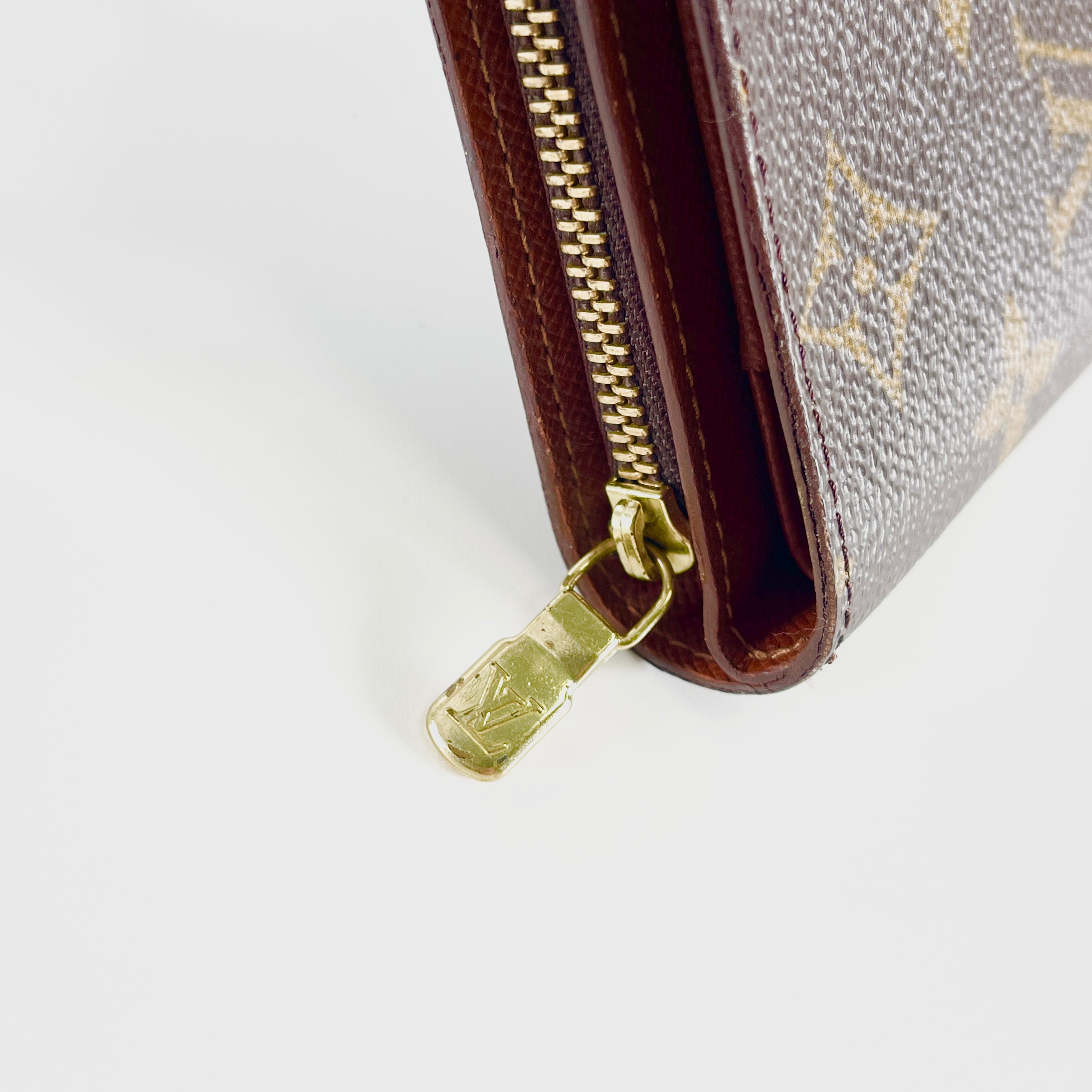 2604 secondhand LV Monogram compact Zip