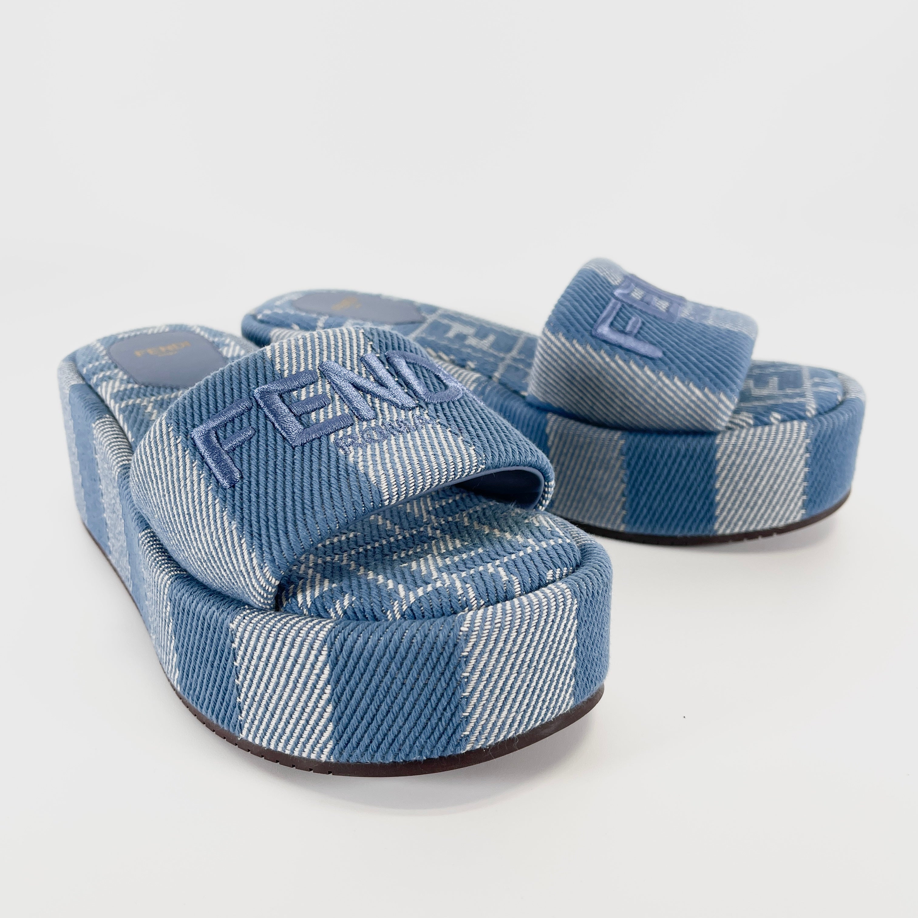 2604 secondhand FENDI Sandals