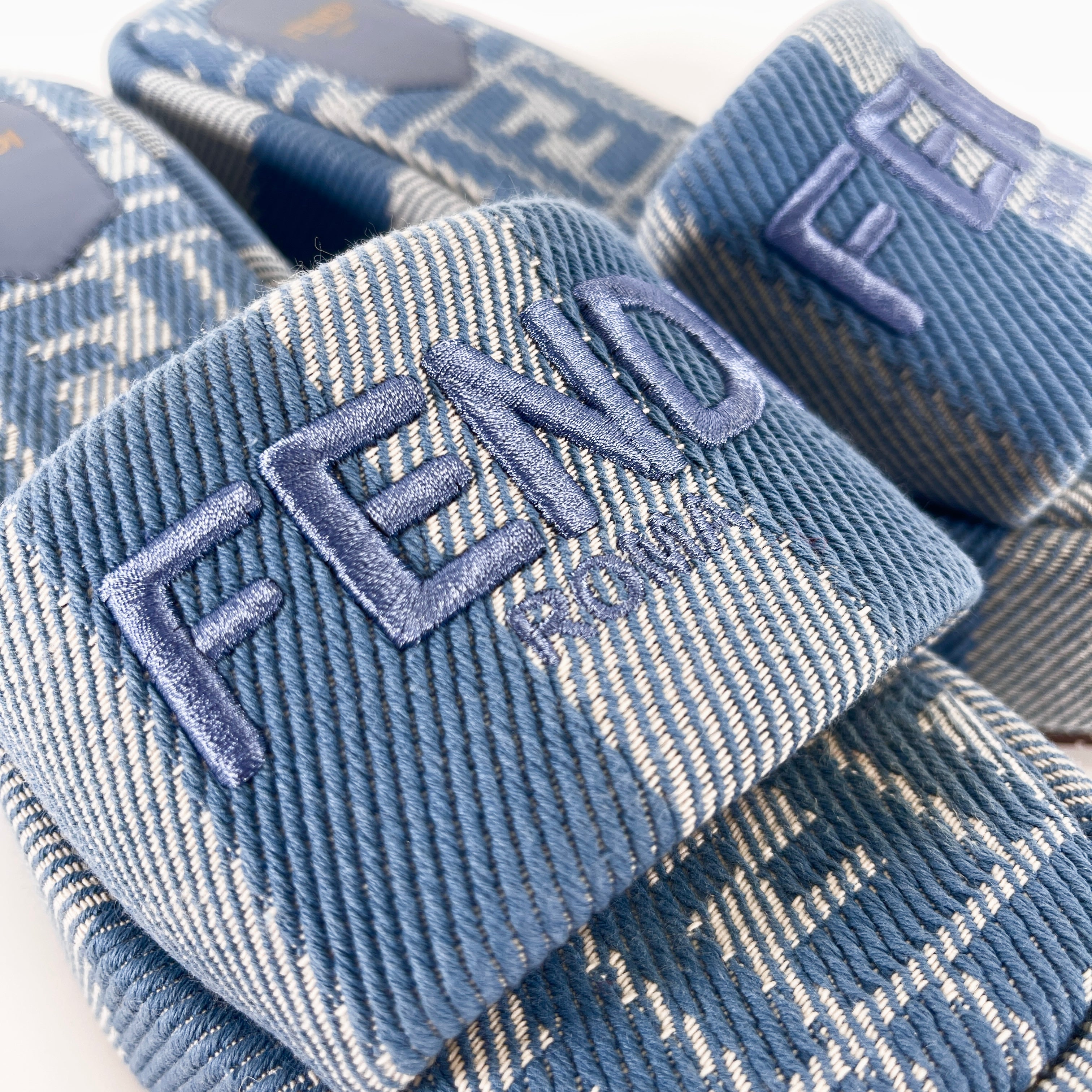 2604 secondhand FENDI Sandals