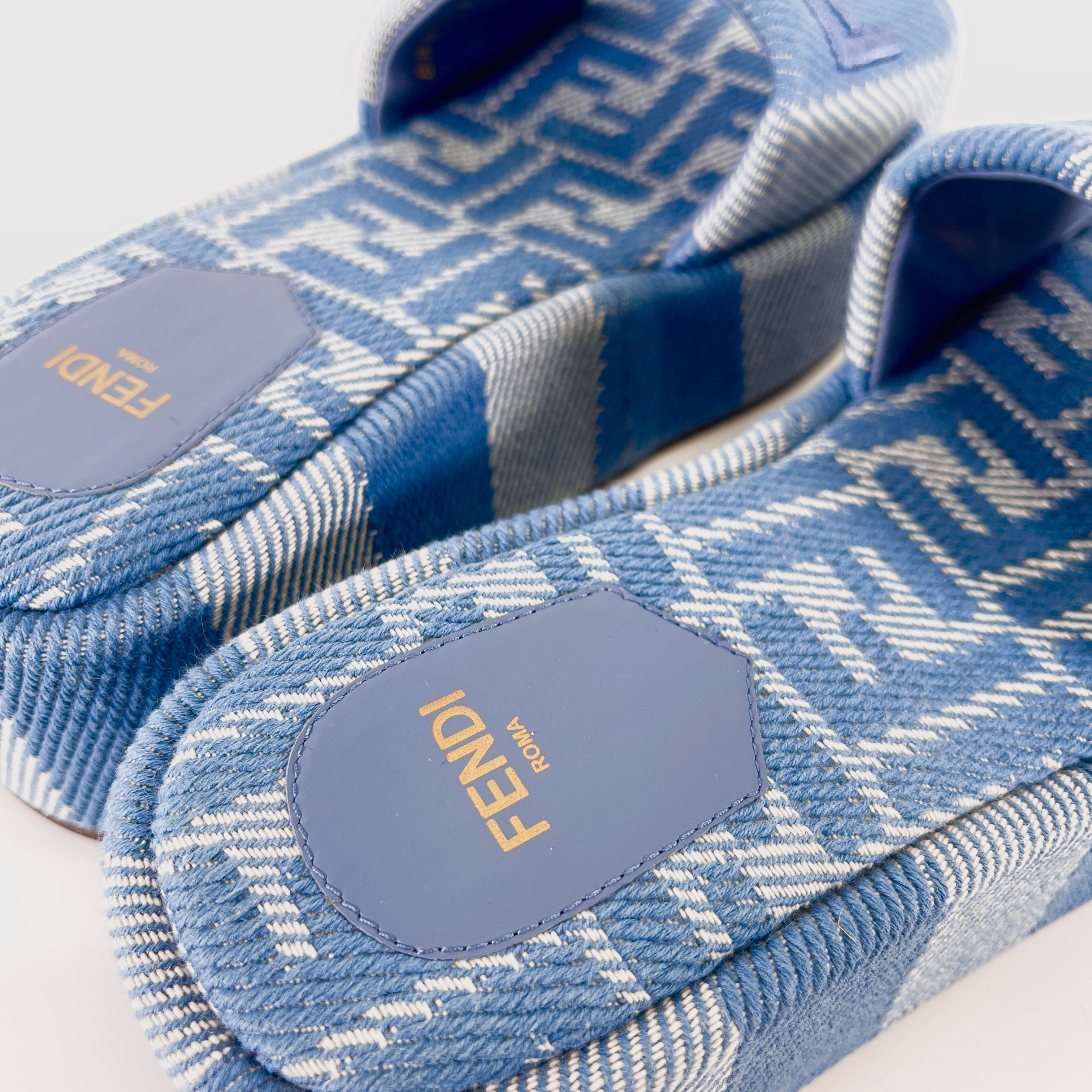 2604 secondhand FENDI Sandals