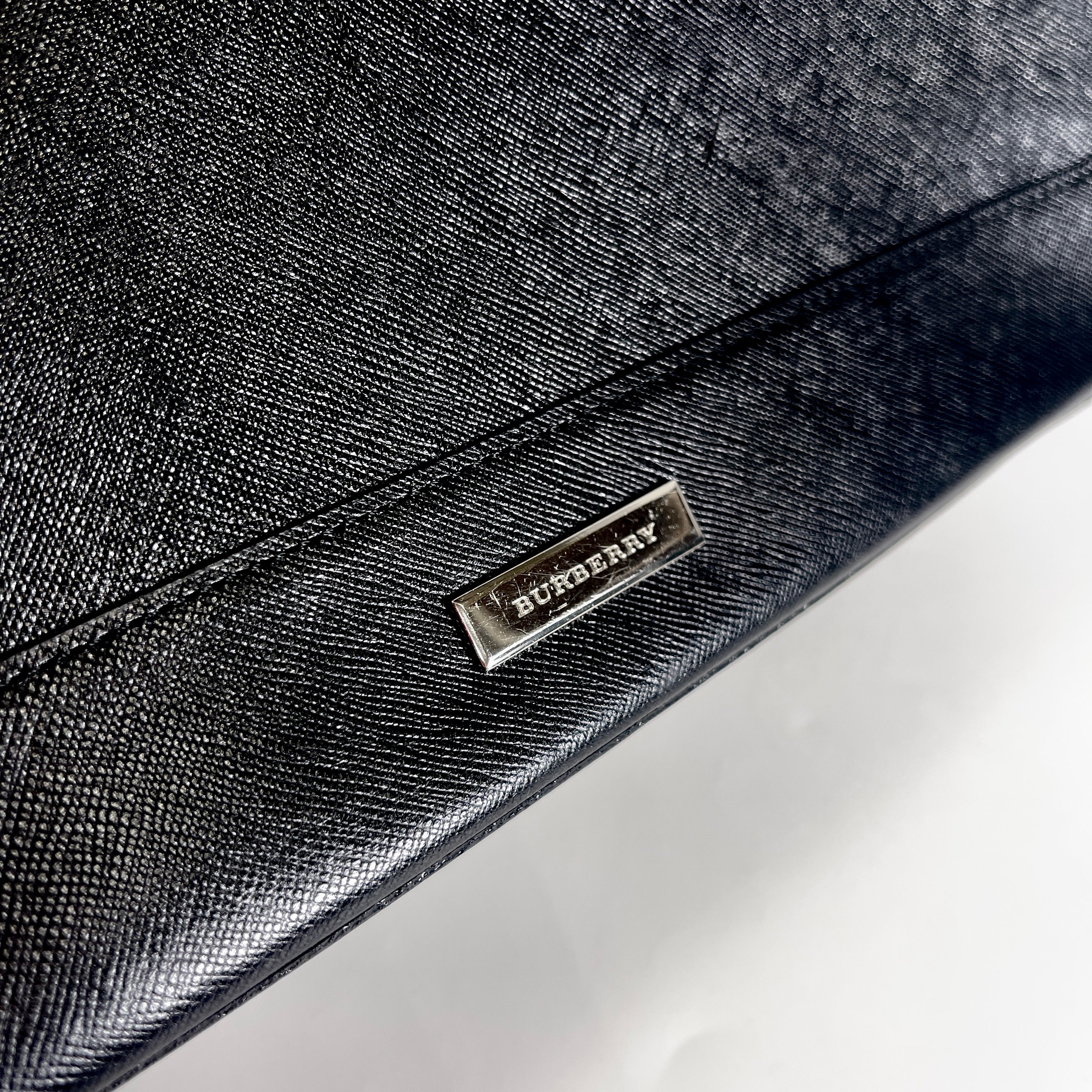 2604 secondhand BURBERRY hand bag