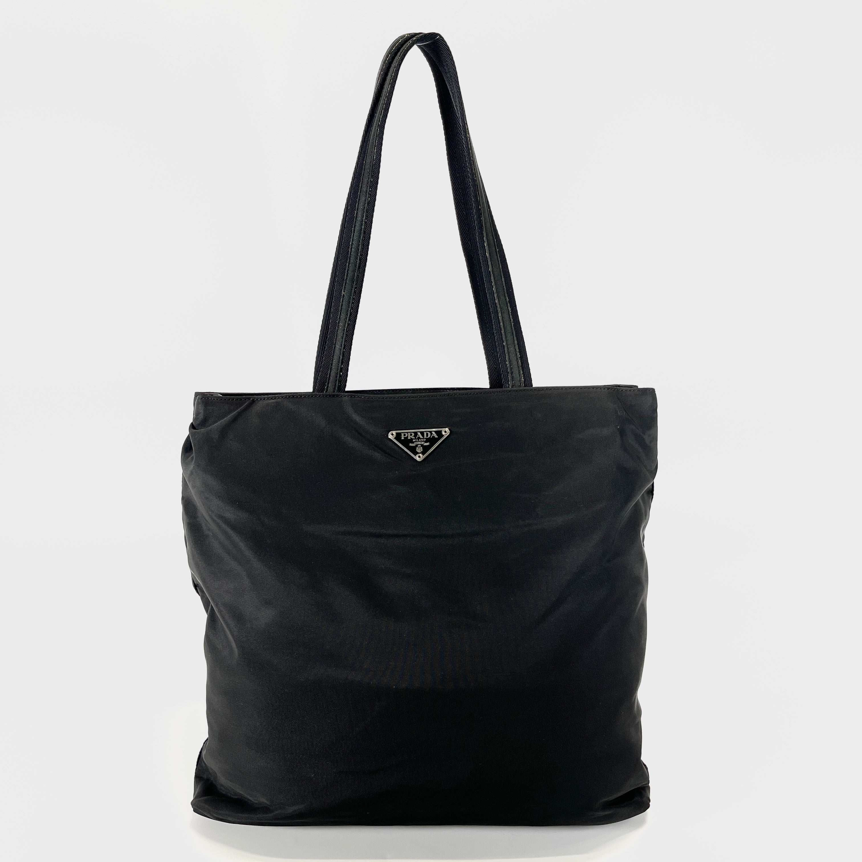 2605 secondhand PRADA nylon hand bag