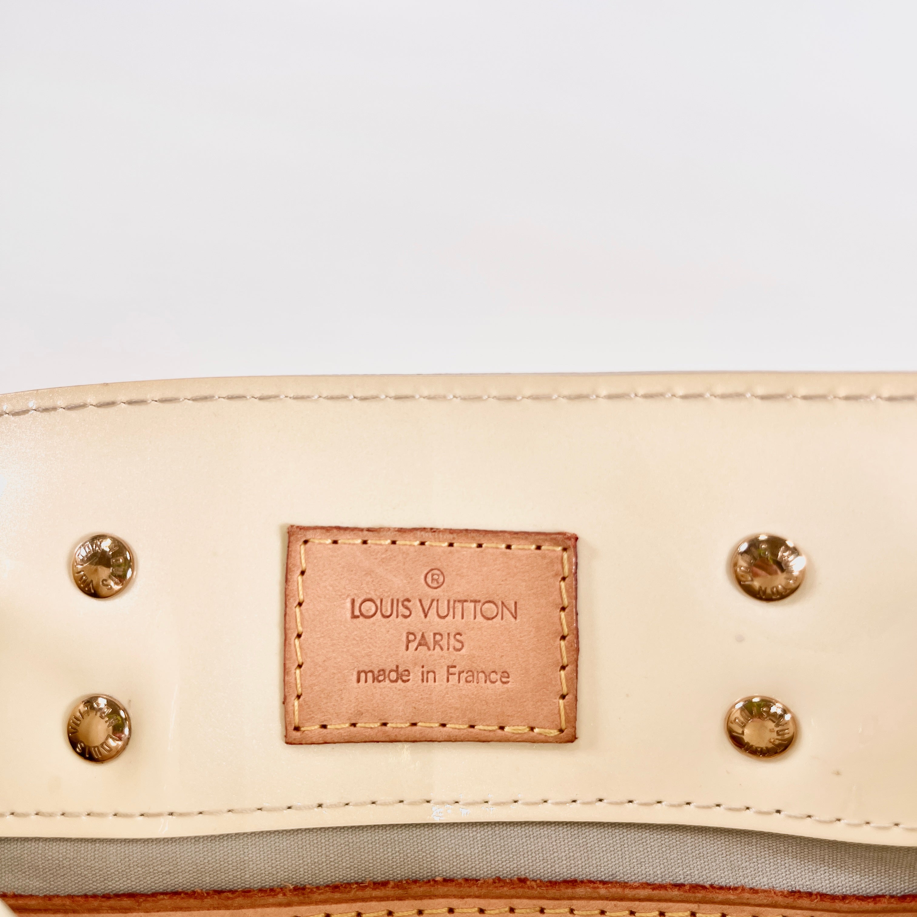 2604 secondhand LV hand bag Lead