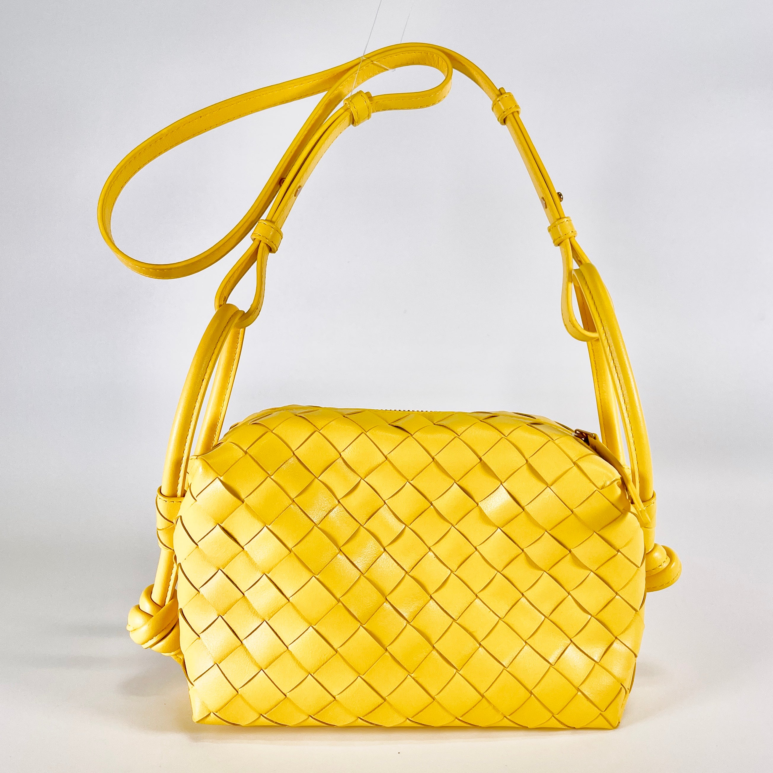2603 secondhand BOTTEGAVENETA loop top handle Yellow