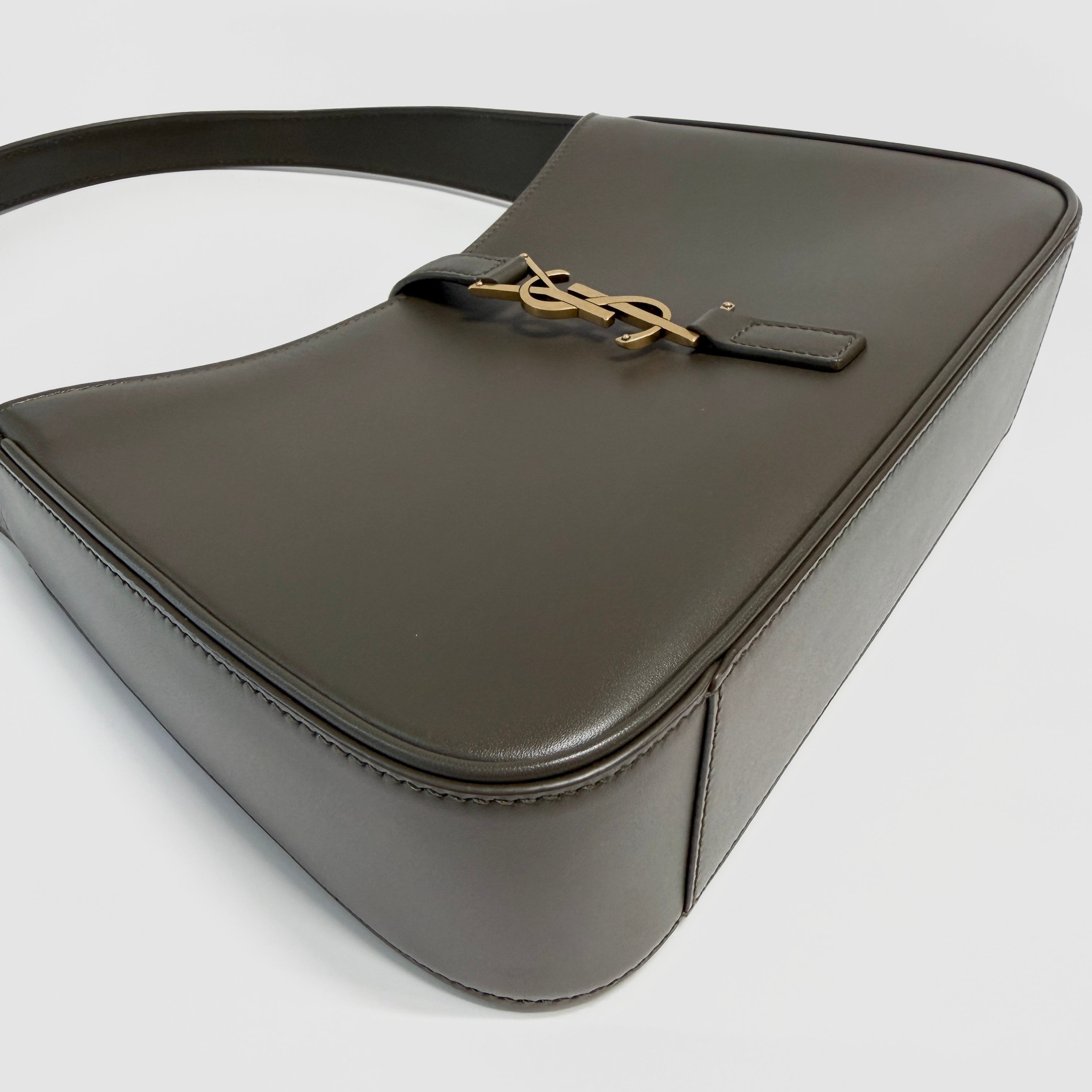 2604 secondhand SAINTLAURENT LE 5 A 7 hand bag