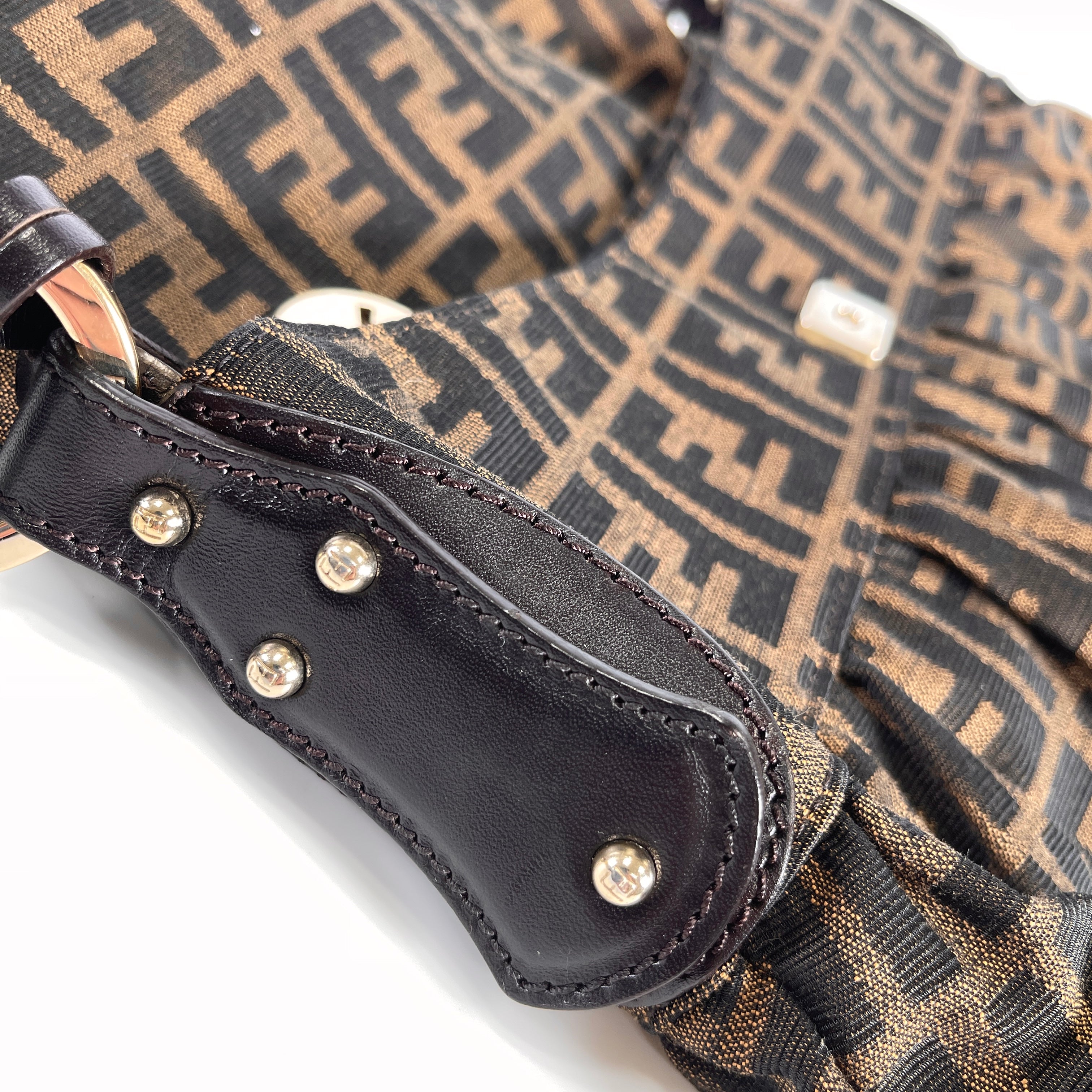 2604 secondhand FENDI Zucca bag