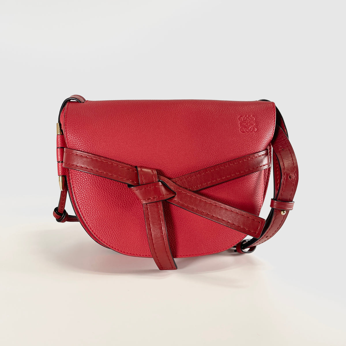 2604 secondhand LOEWE gate shoulder Red