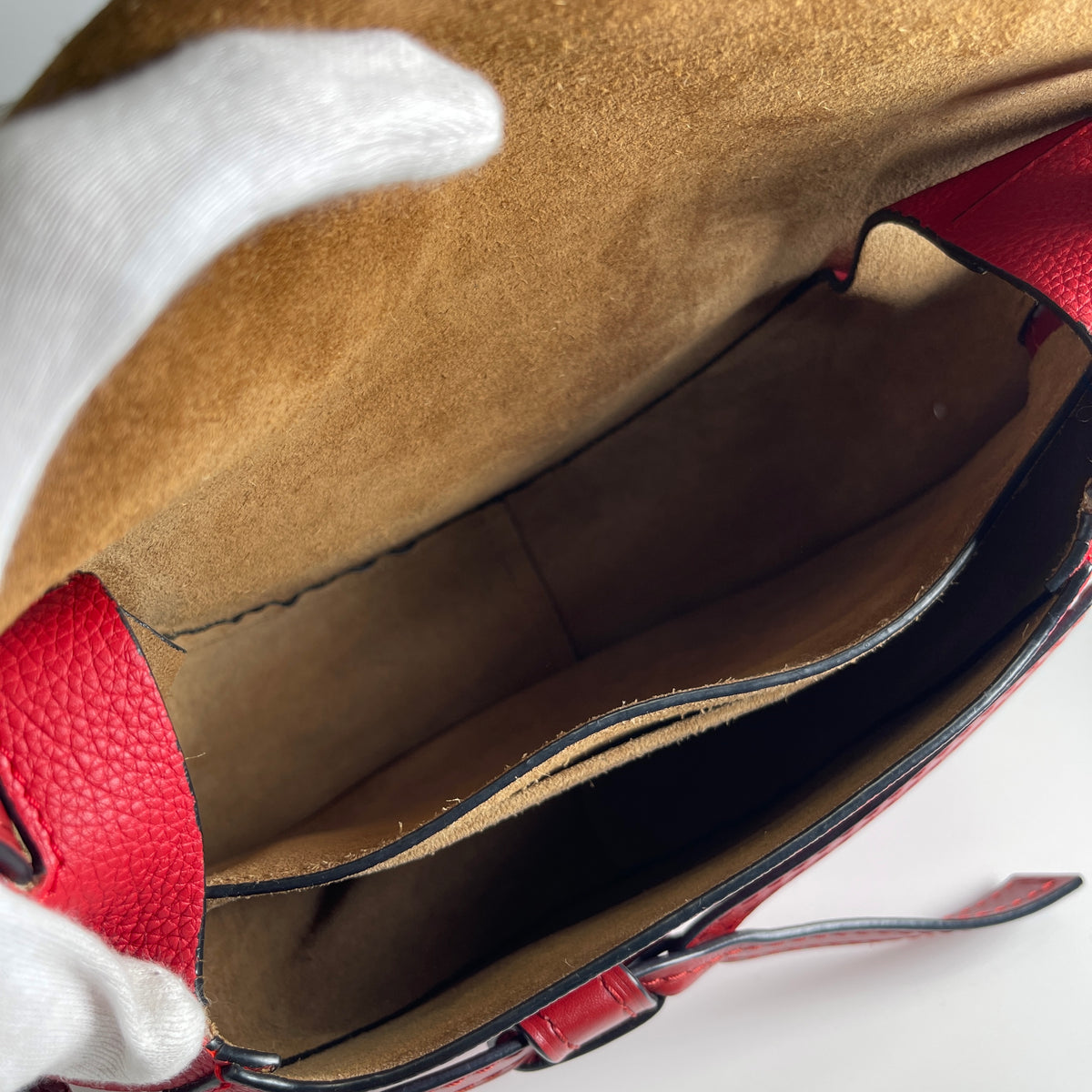 2604 secondhand LOEWE gate shoulder Red
