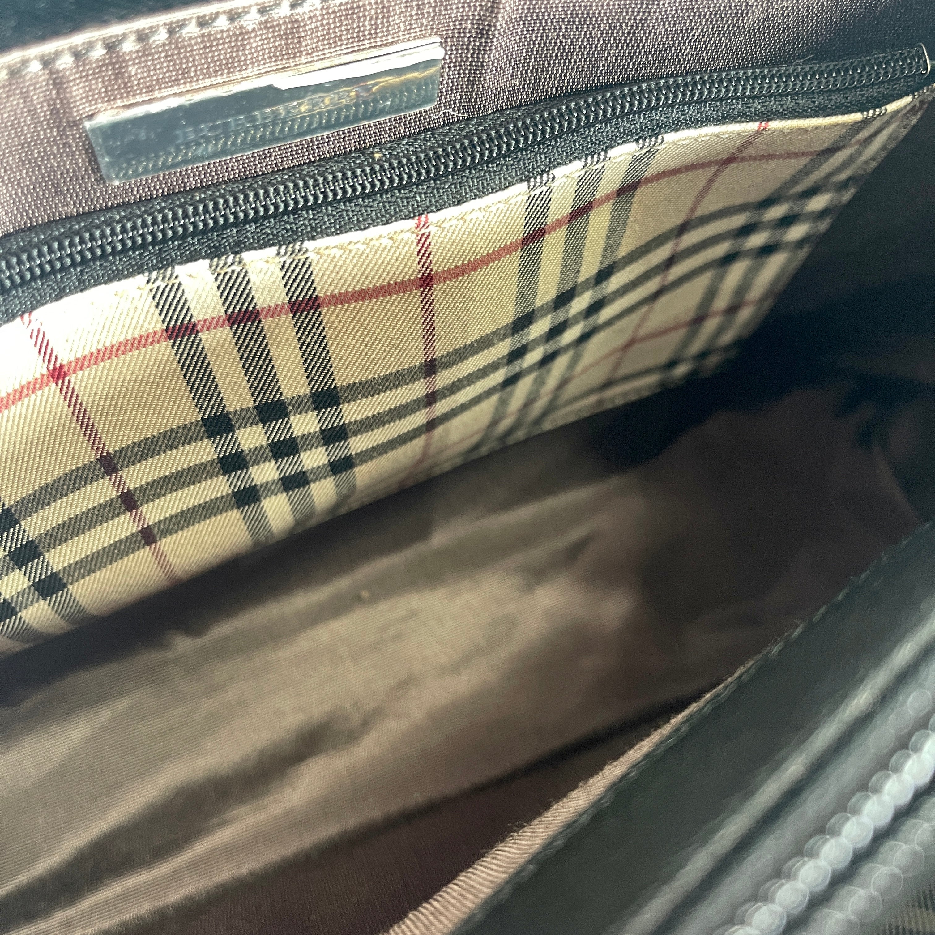 2604 secondhand BURBERRY hand bag