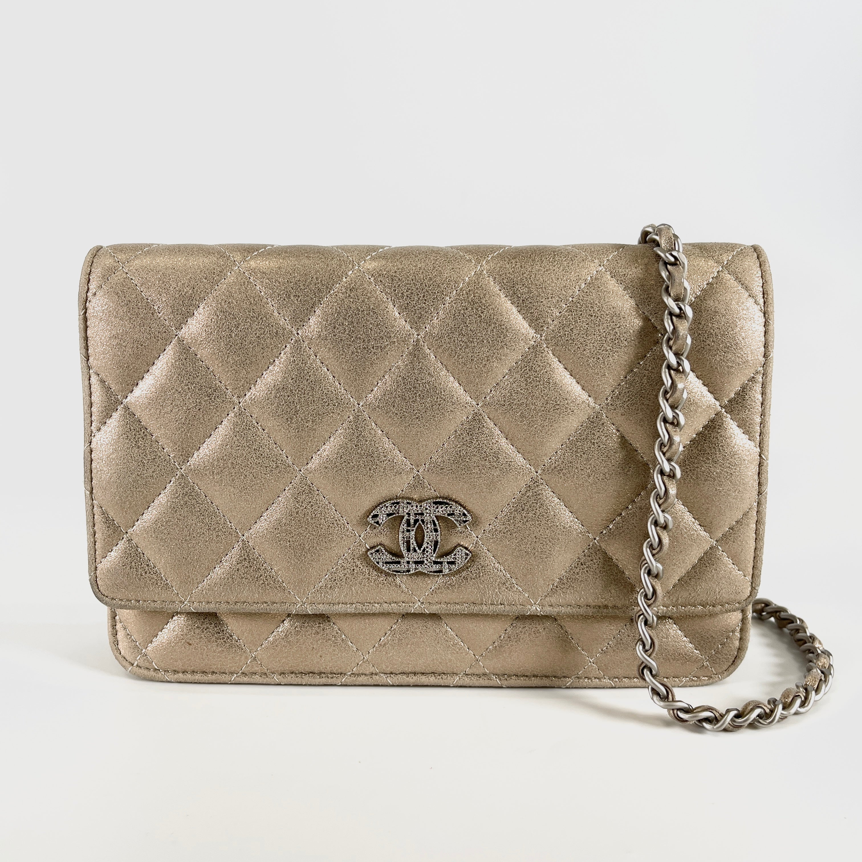 2605 secondhand CHANEL Chain Wallet gold