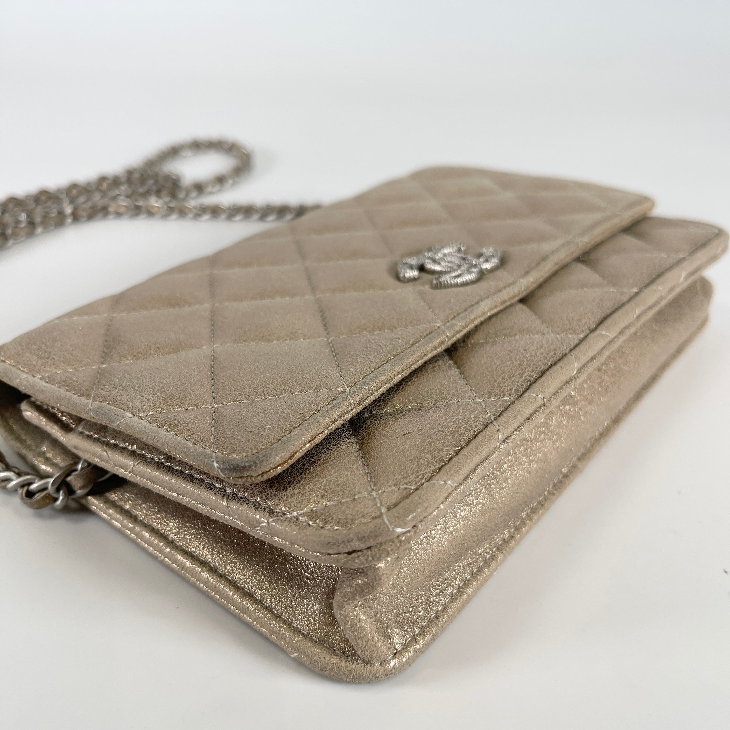 2605 secondhand CHANEL Chain Wallet gold