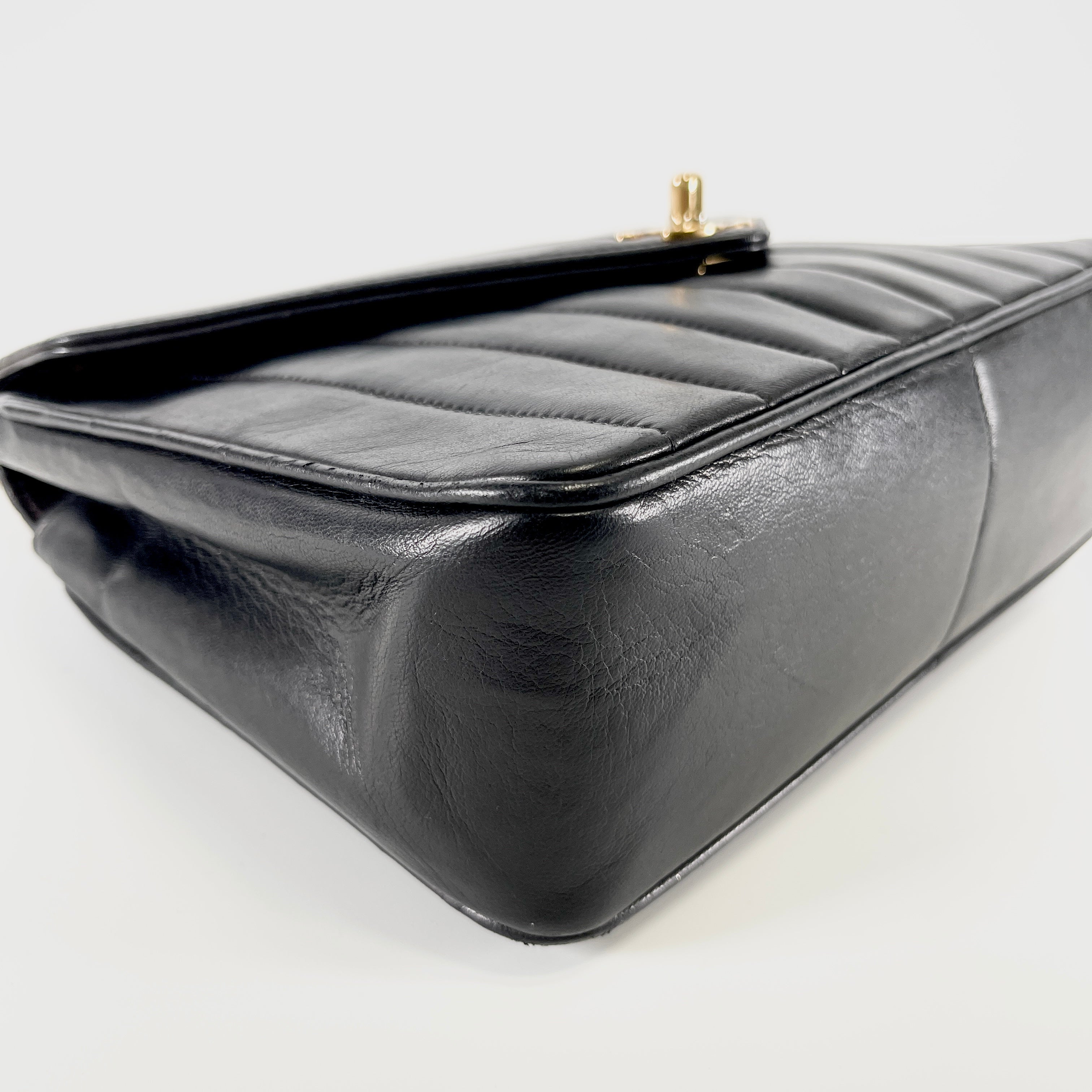 2605 secondhand CHANEL V stitch Shoulder bag