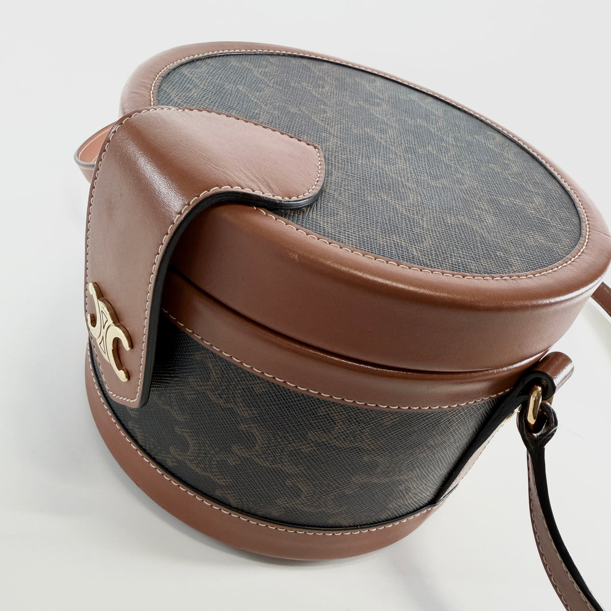 2607 secondhand CELINE Shoulder bag / Crossbody Bag Tambour
