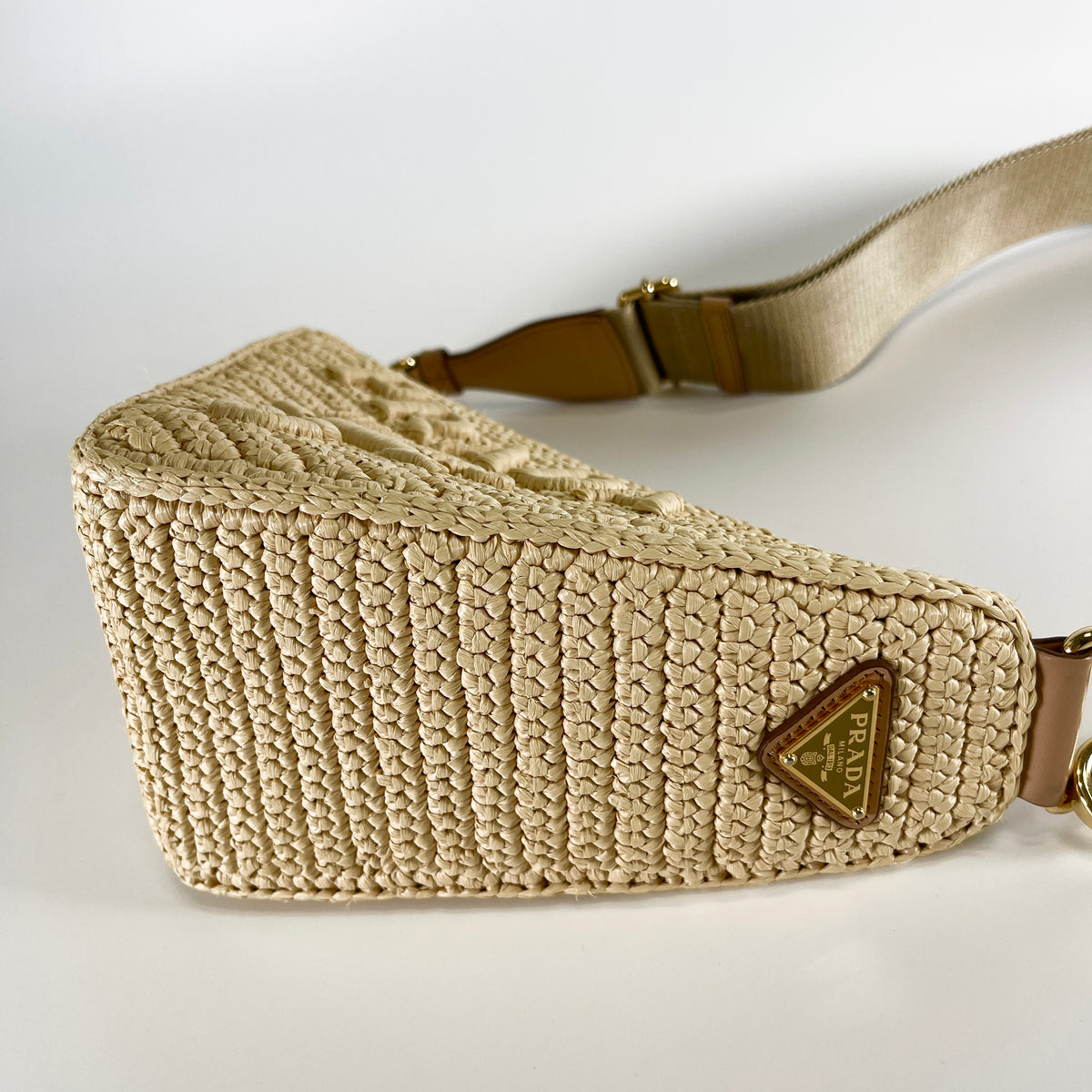 2606 secondhand PRADA shoulder straw