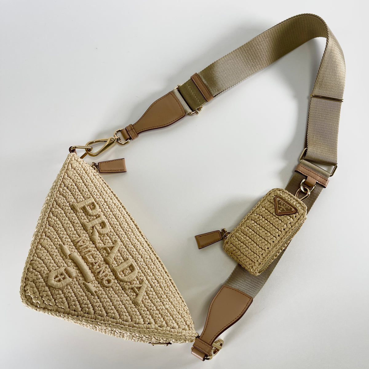 2606 secondhand PRADA shoulder straw