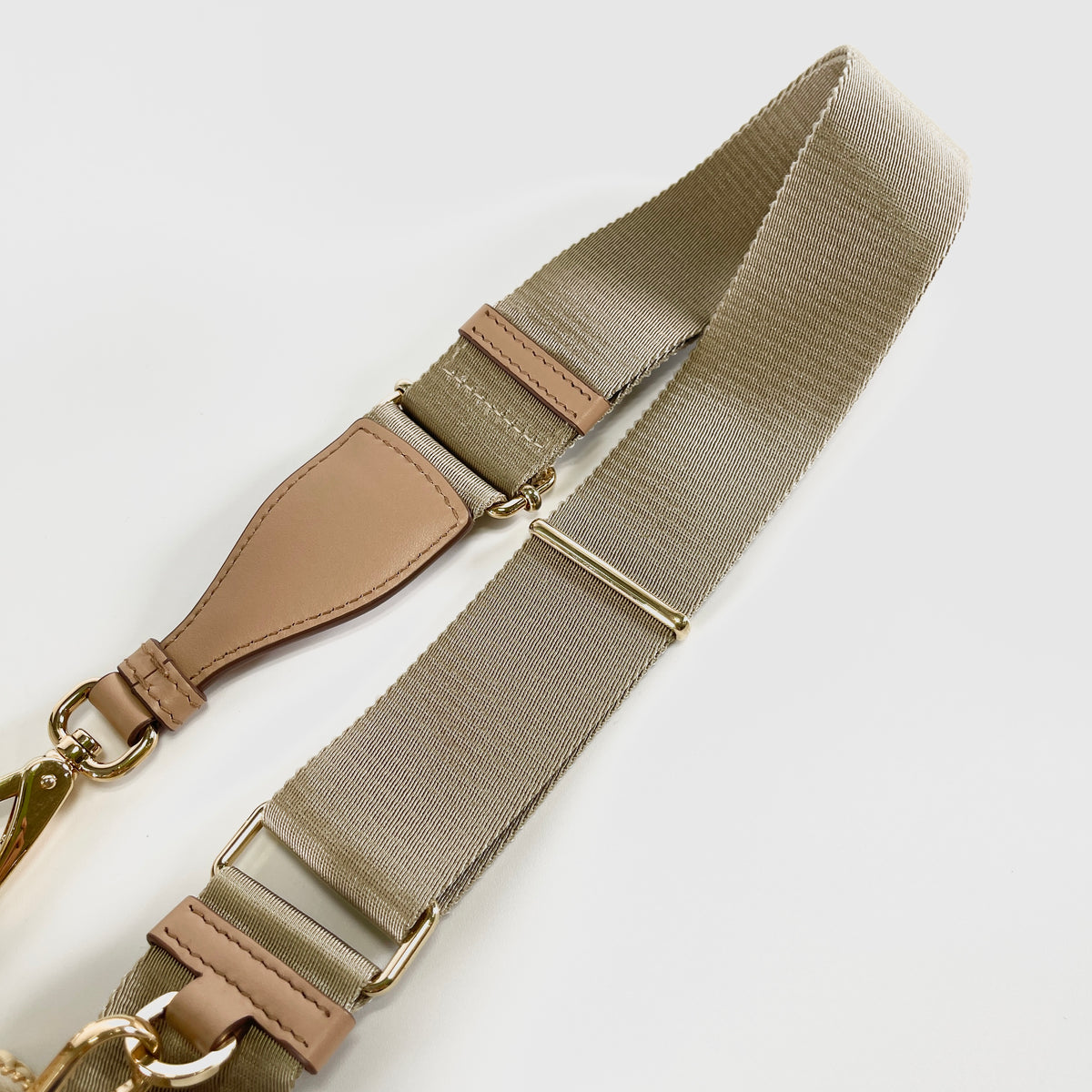 2606 secondhand PRADA shoulder straw