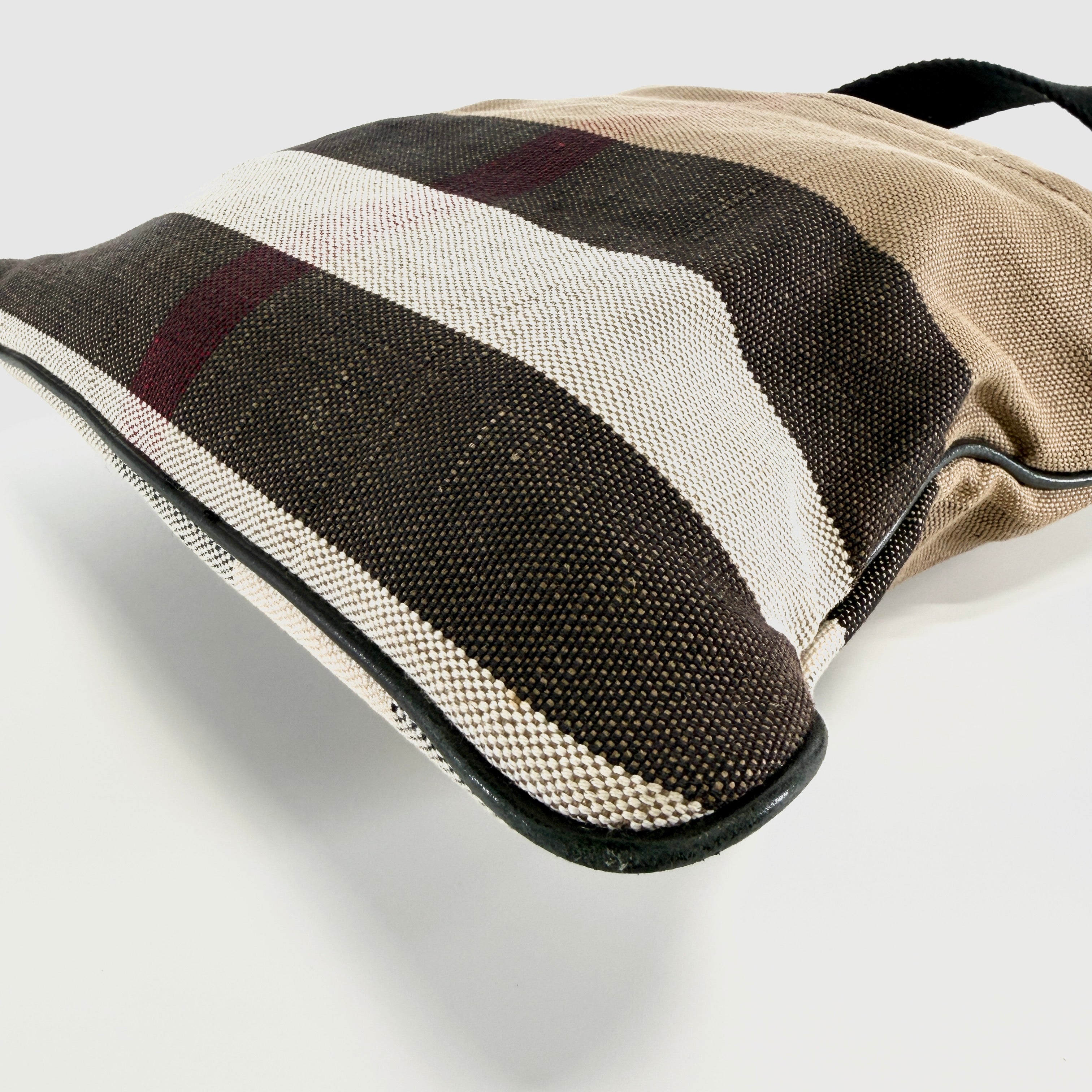 2607 secondhand BURBERRY Shoulder bag / Crossbody Bag Nova Check