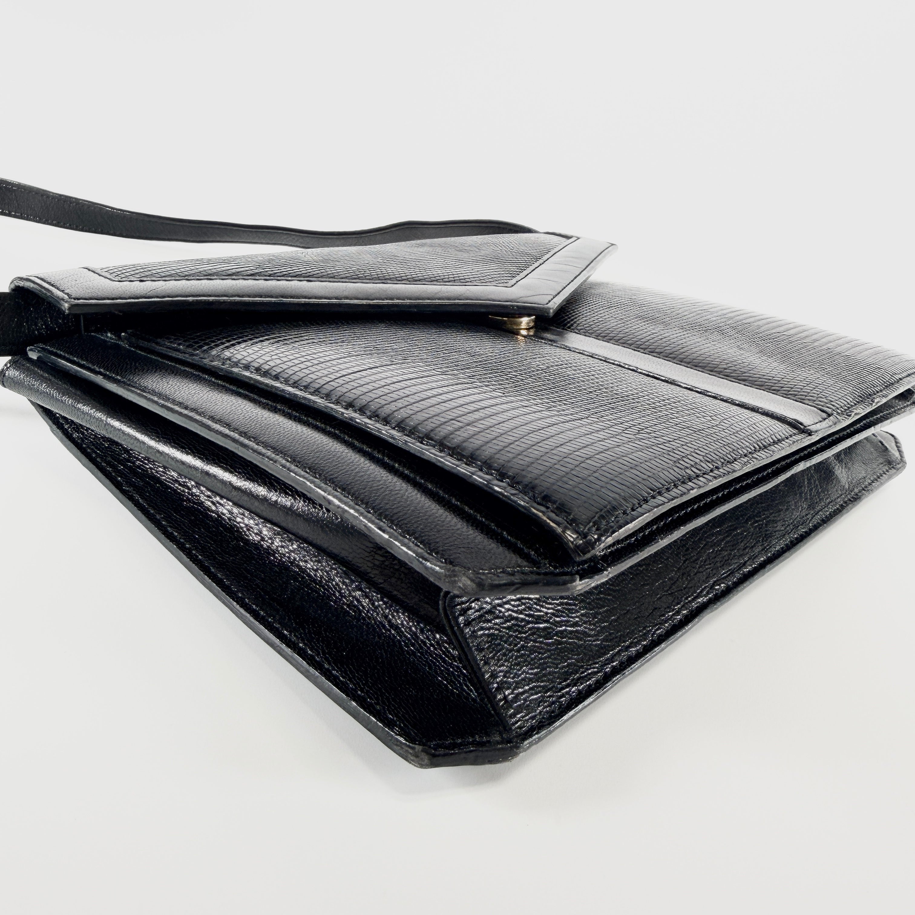 2605 secondhand SAINTLAURENT Shoulder bag Y flap Hook