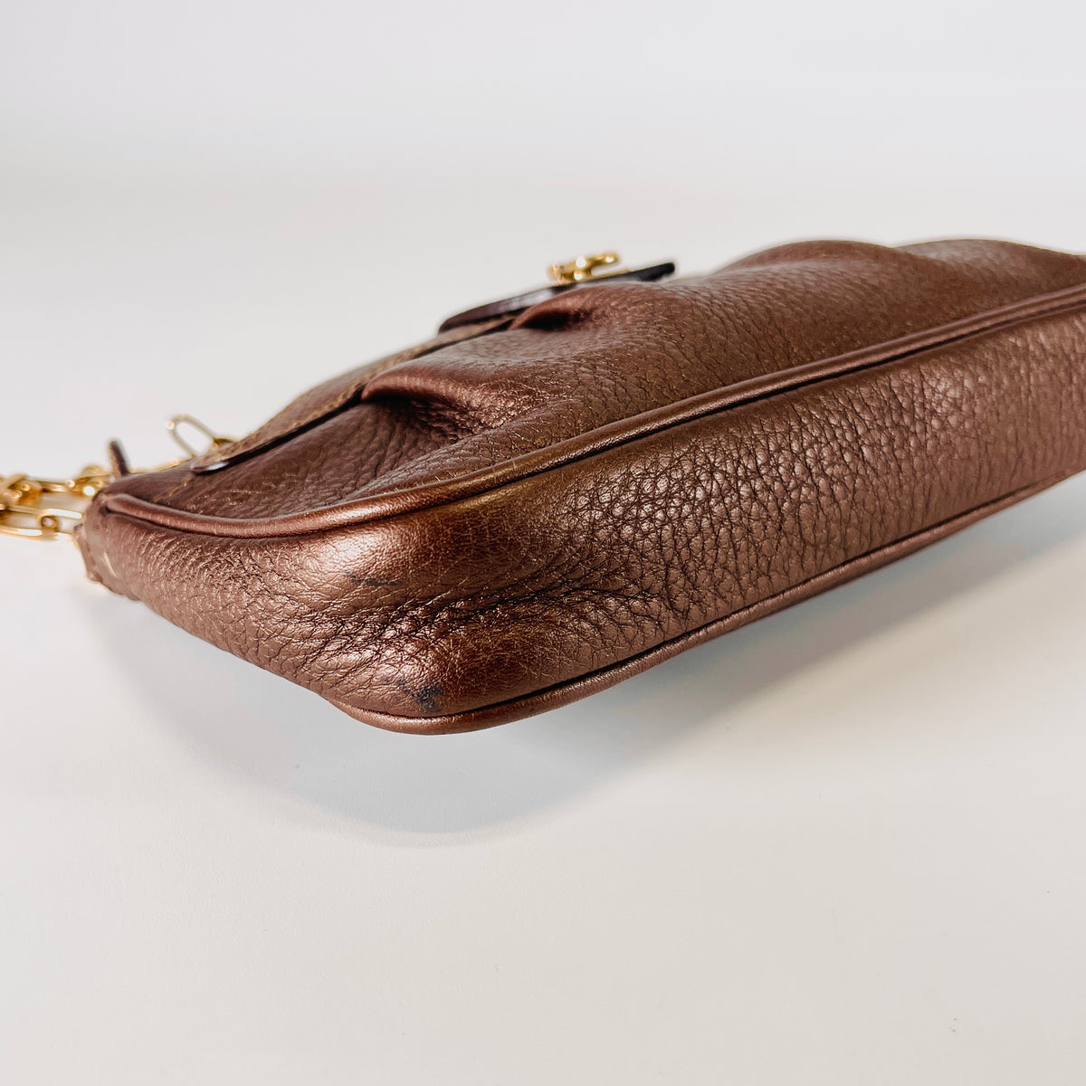 2608 secondhand Ferragamo Gancini Chain Handbag