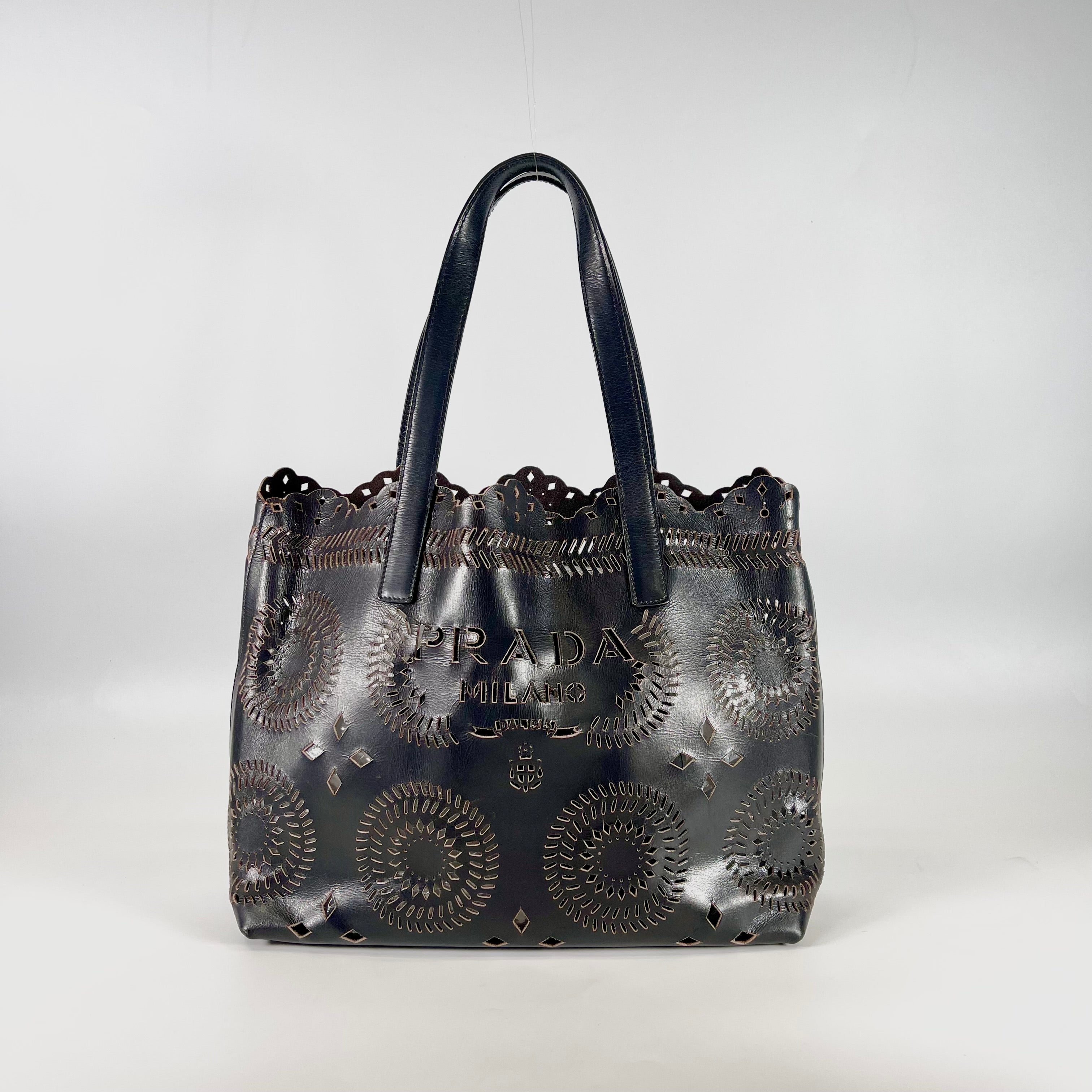 2601 secondhand PRADA Punching Tote Bag leather NERO