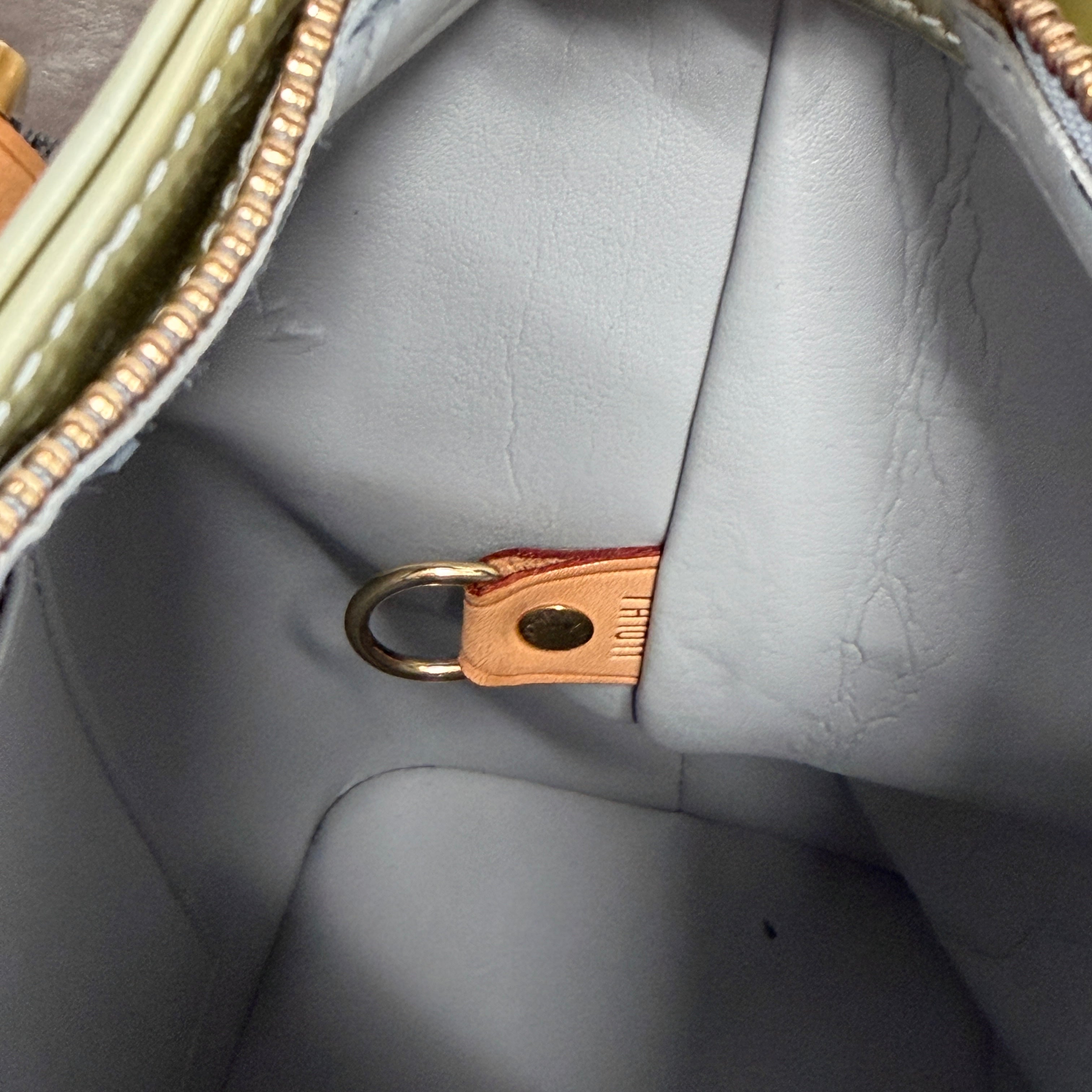 2607 secondhand LV Vernis Houston
