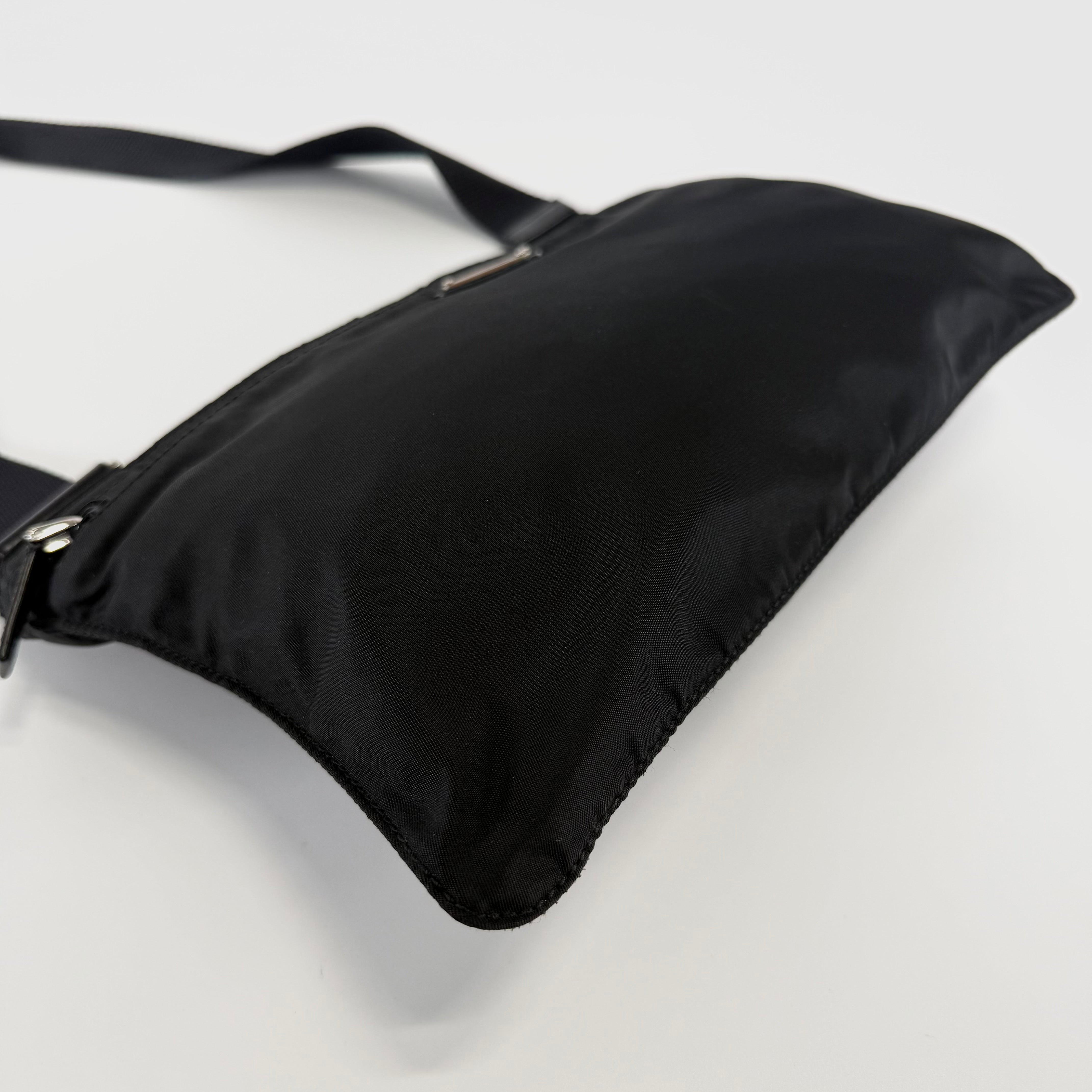 2608 secondhand PRADA Shoulder bag nylon black B