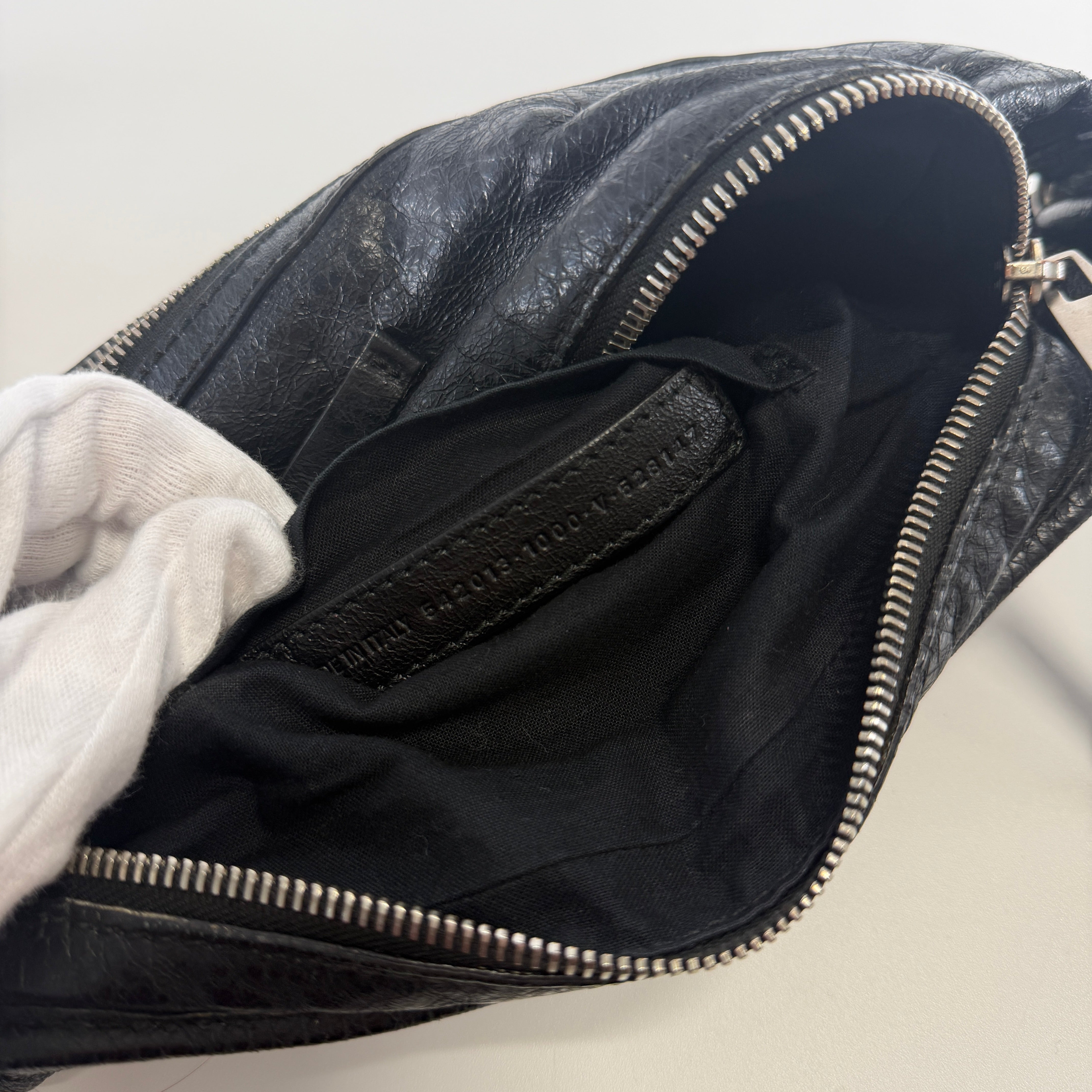 2607 secondhand BALENCIAGA Classic leather Body Bag black 542013