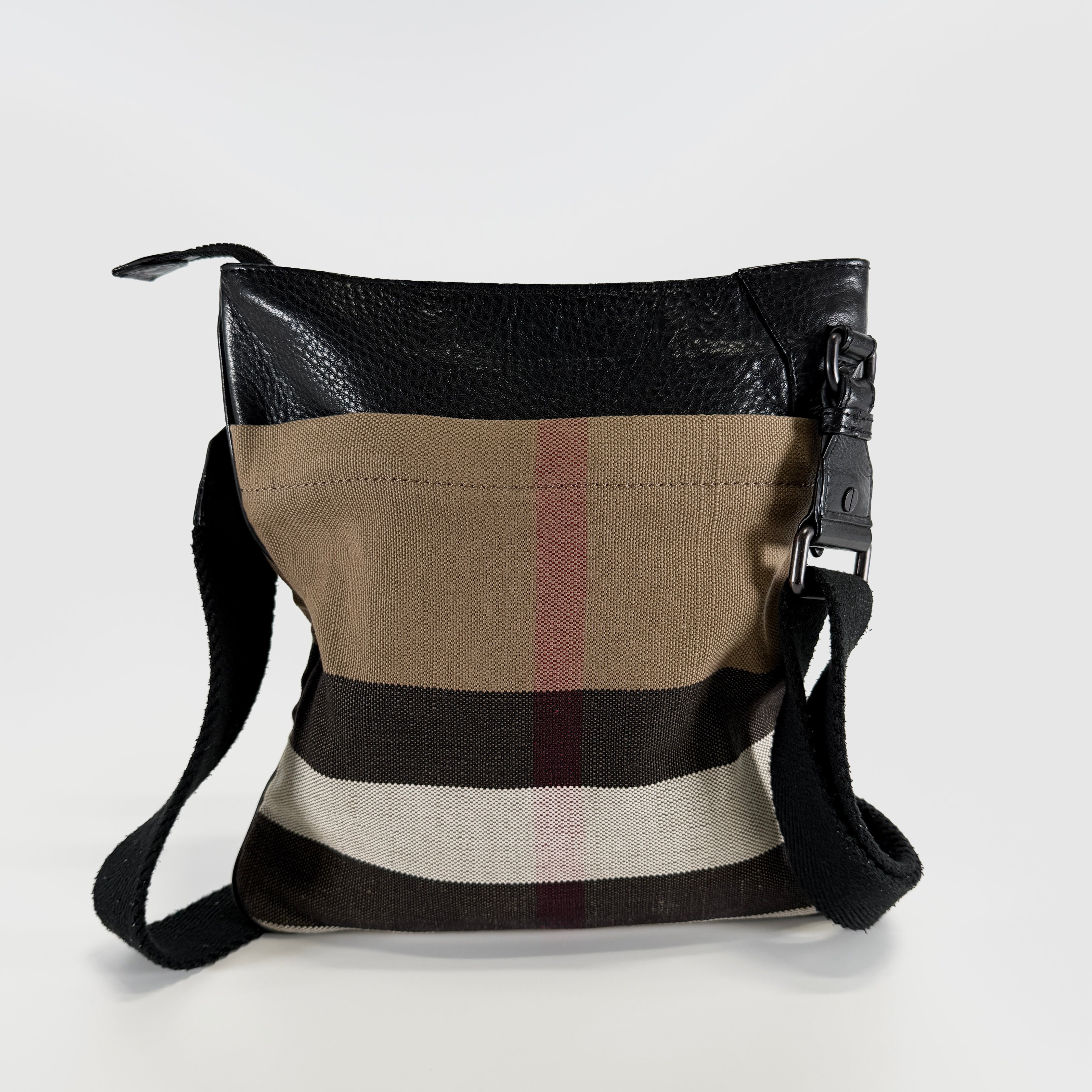 2607 secondhand BURBERRY Shoulder bag / Crossbody Bag Nova Check