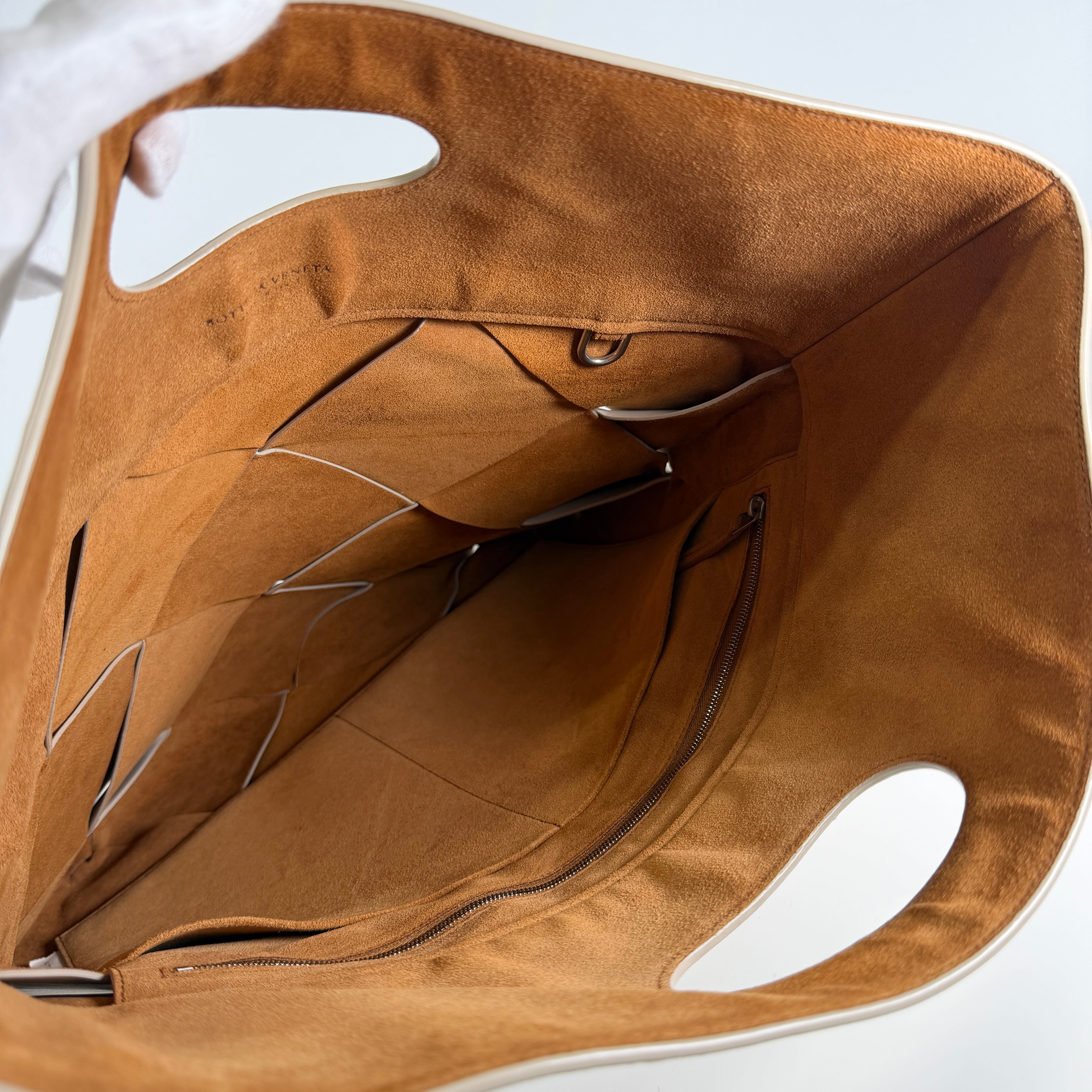 2607 secondhand BOTTEGAVENETA Maxi Intrecciato leather hand bag beige
