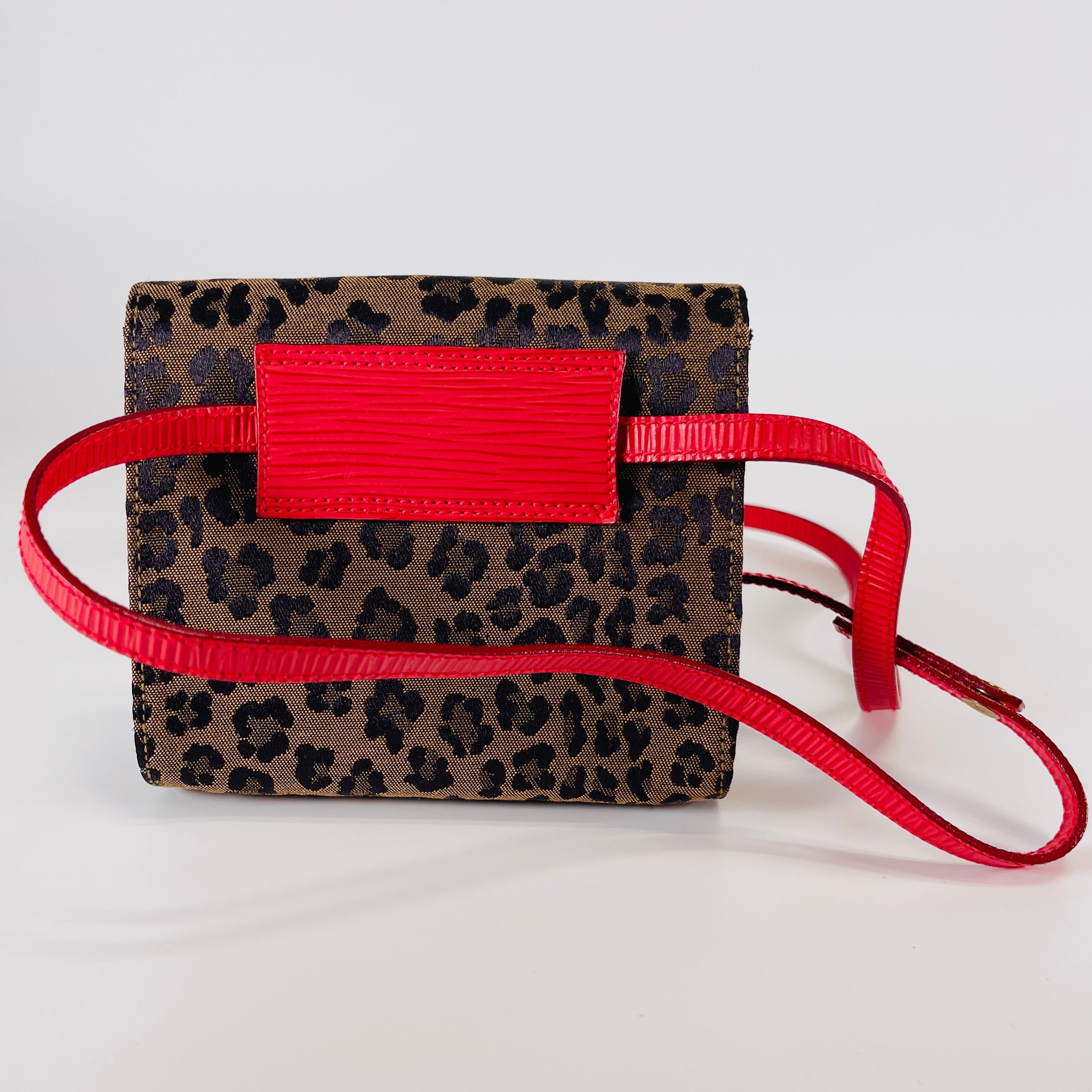 2604 secondhand FENDI Leopard bag