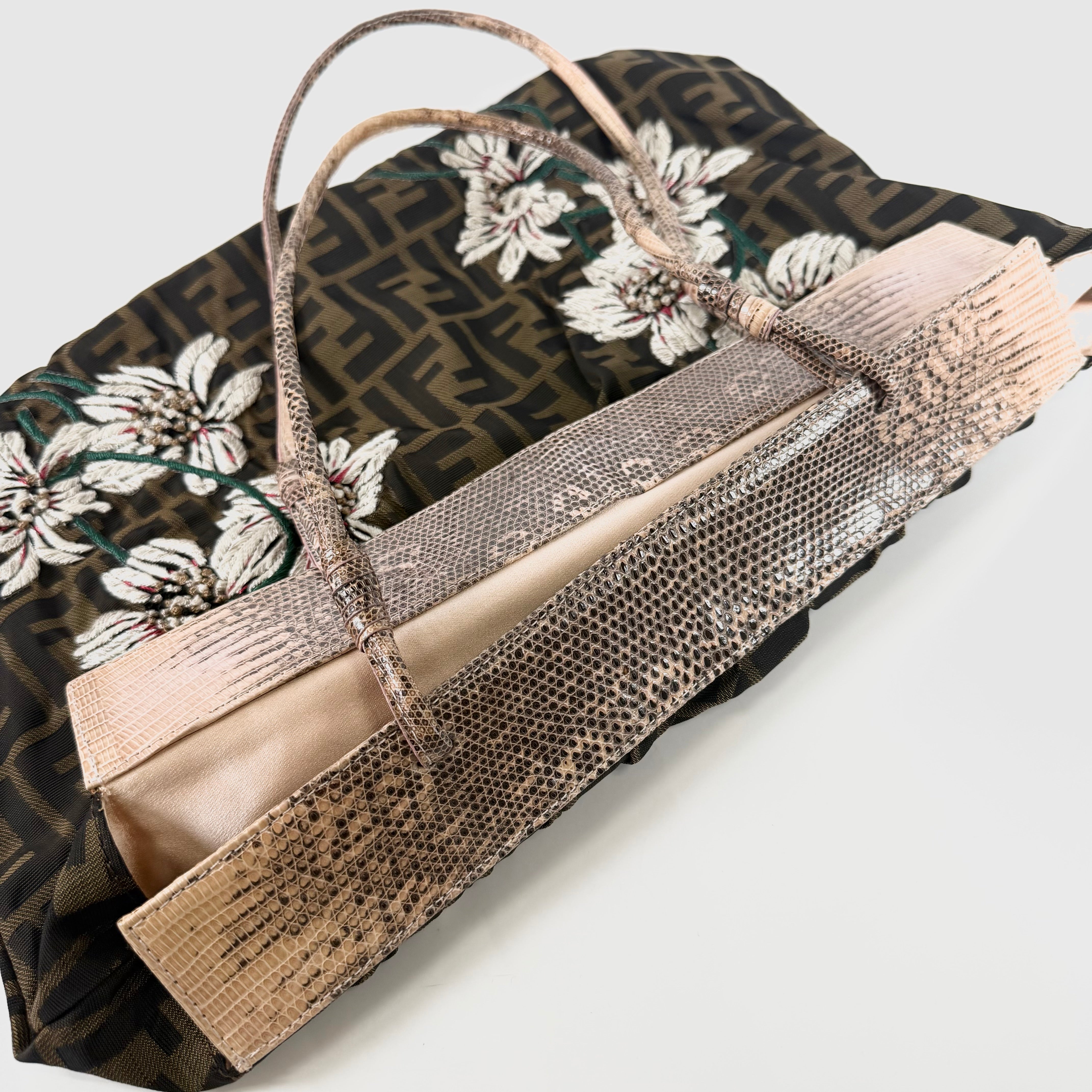 2608 secondhand FENDI hand bag
