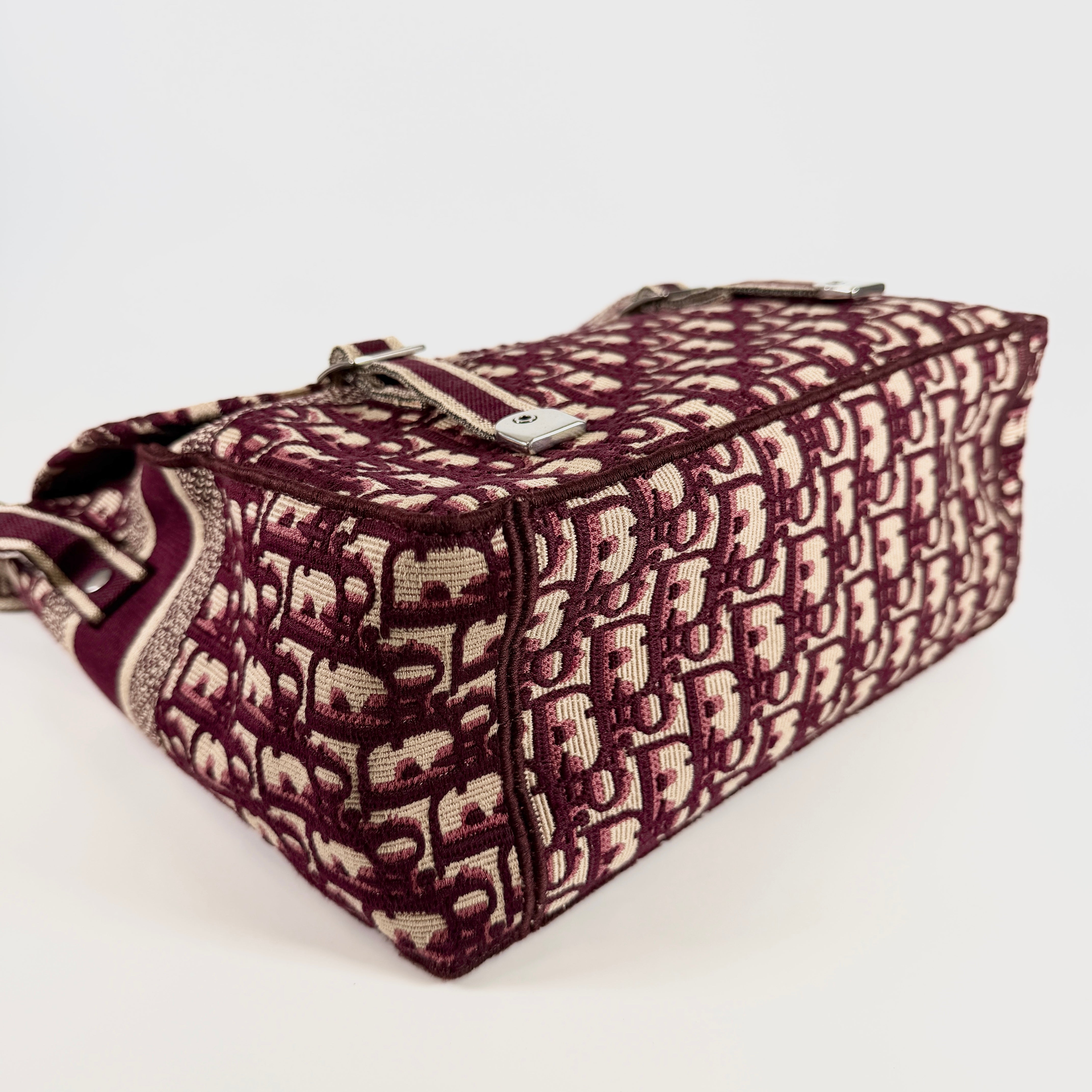 2606 secondhand CD Can of leak canvas Shoulder bag Red