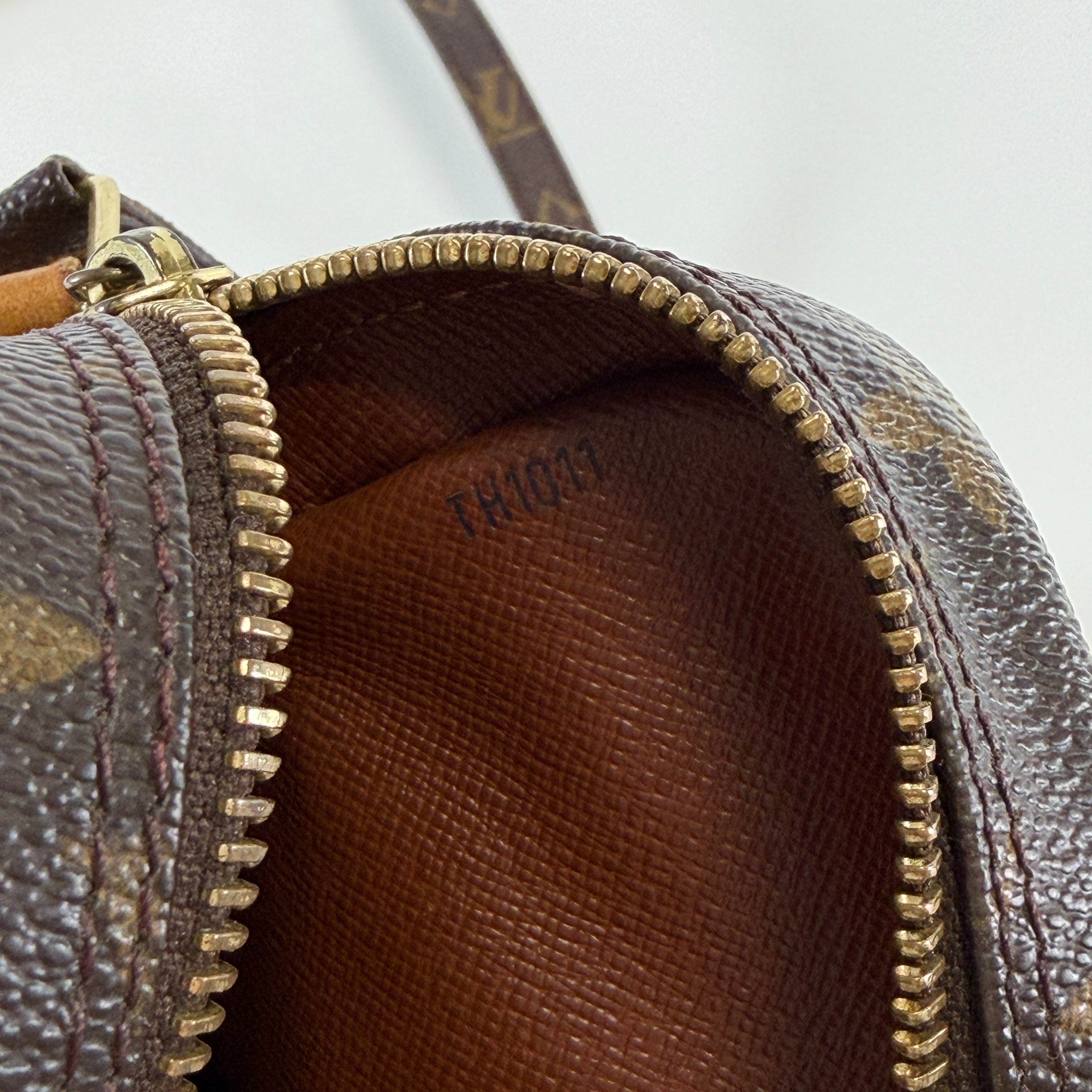 2606 secondhand LV Shoulder bag Amazon Monogram