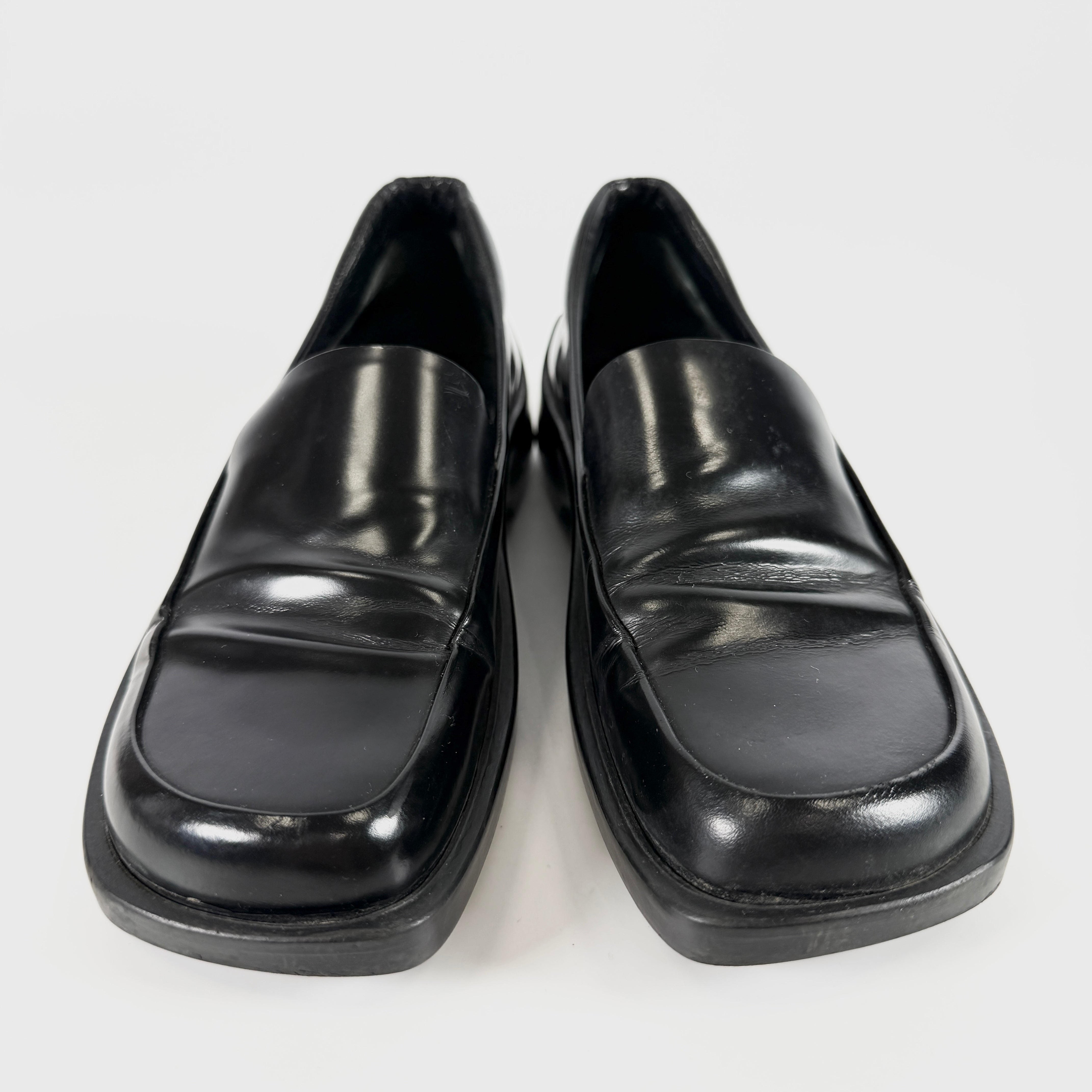 2606 secondhand PRADA leather shoes / Loafers