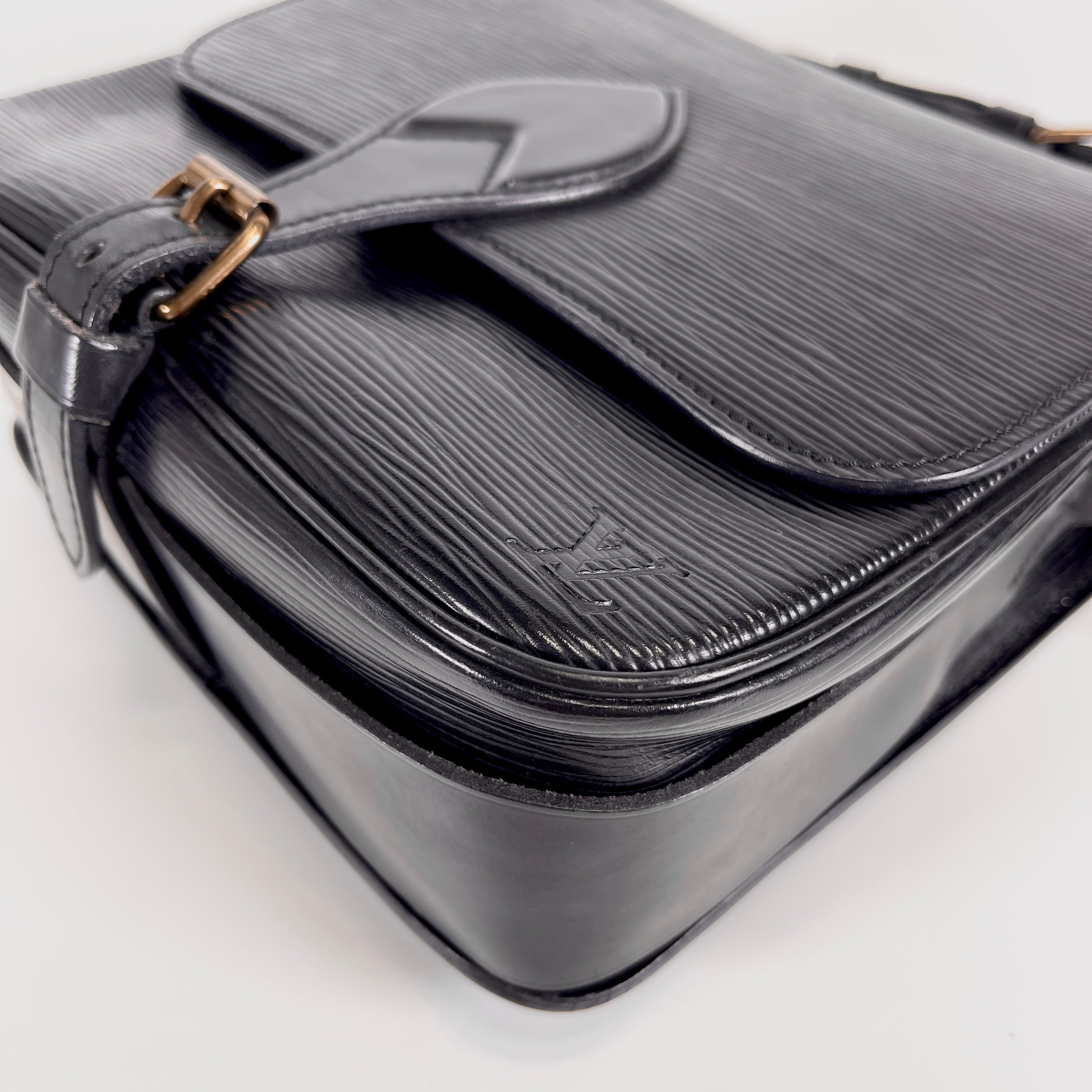 2604 secondhand LV Epi M52242 Cult Ciel black