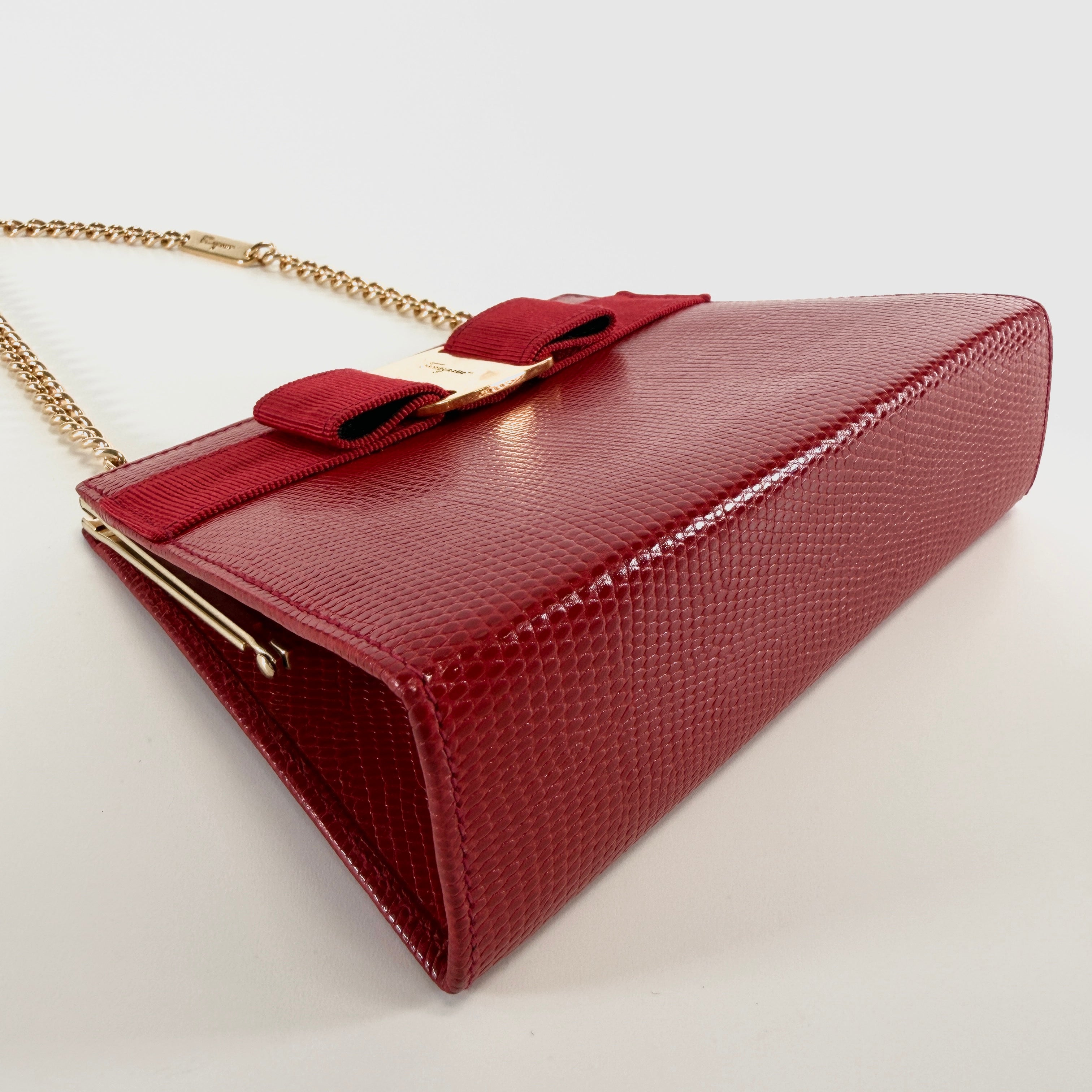 2606 secondhand Ferragamo Vara Ribbon Chain Shoulder Bag