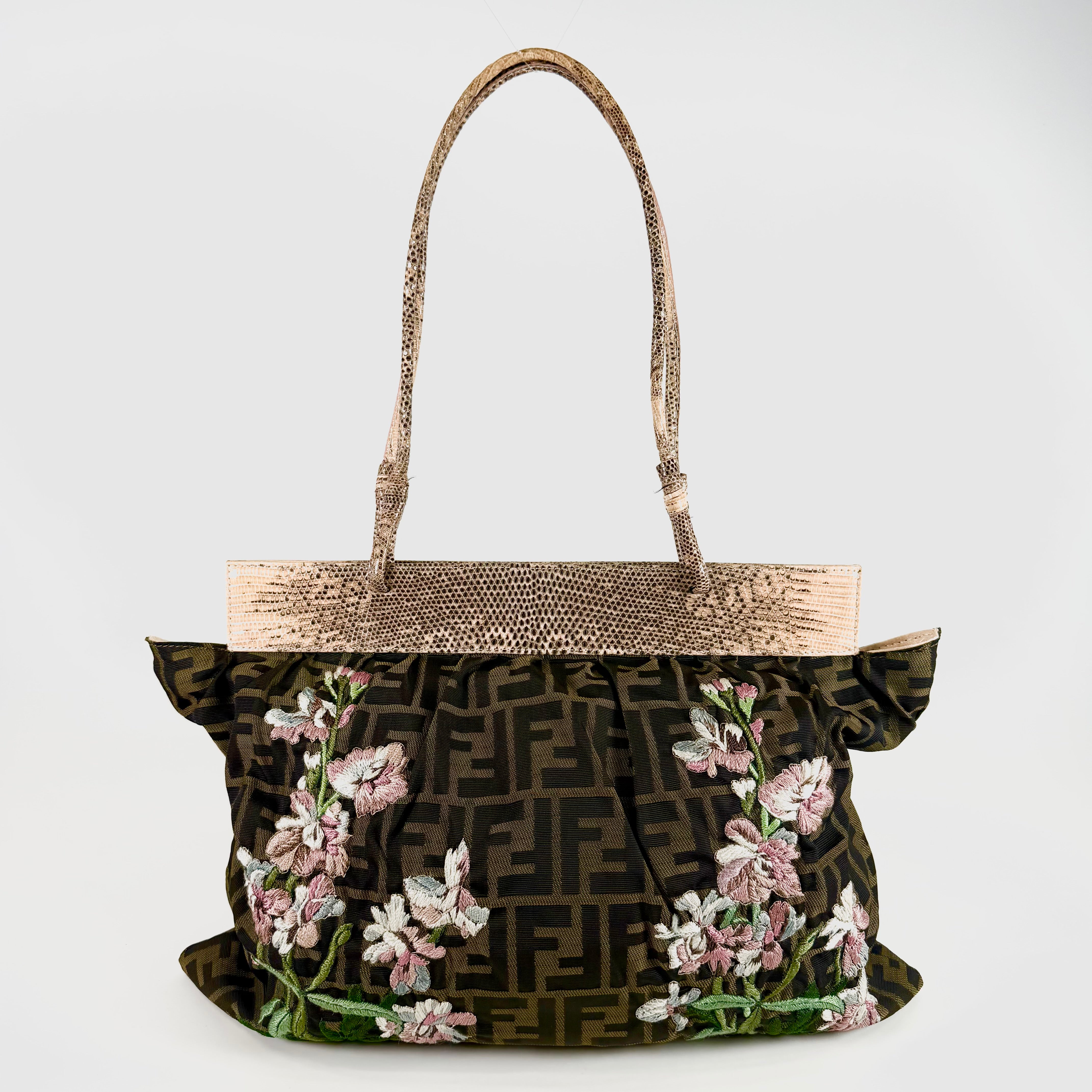 2608 secondhand FENDI hand bag