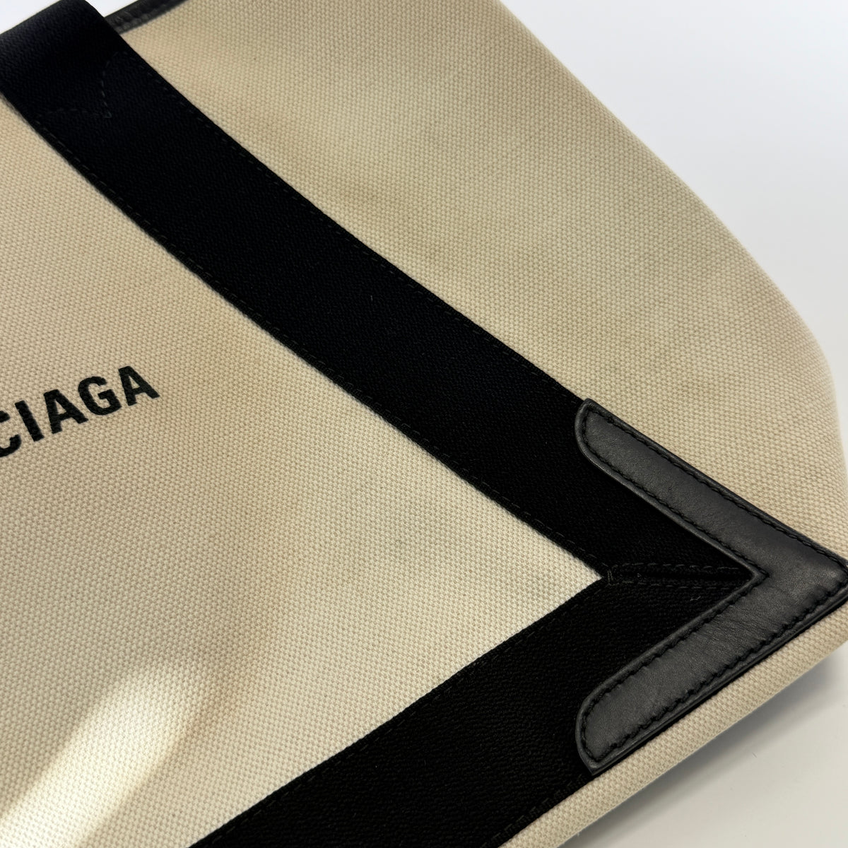 2607 secondhand BALENCIAGA Navy Cabas M Tote Bag