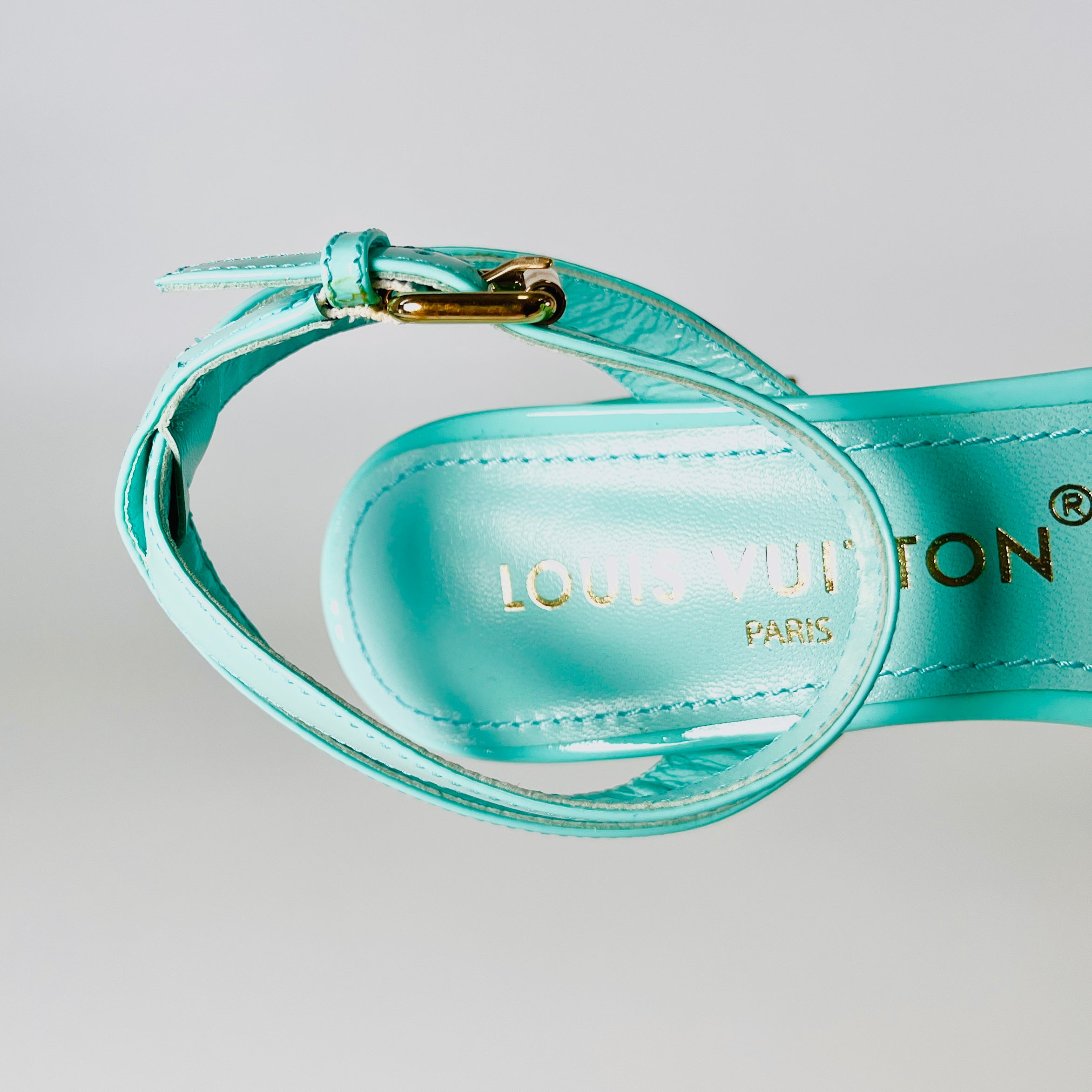 2602 secondhand LV Sandals