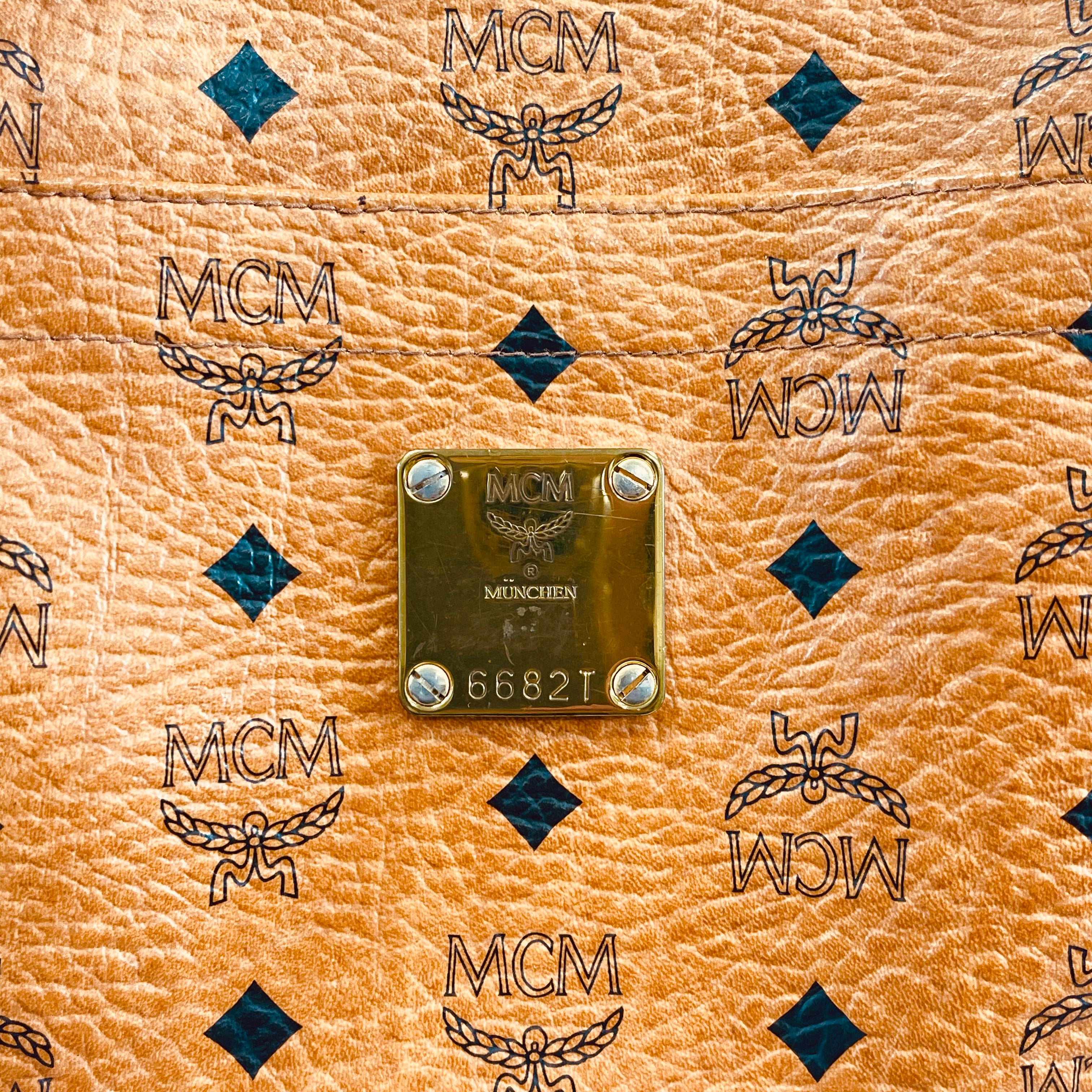 2605 secondhand MCM Shoulder bag