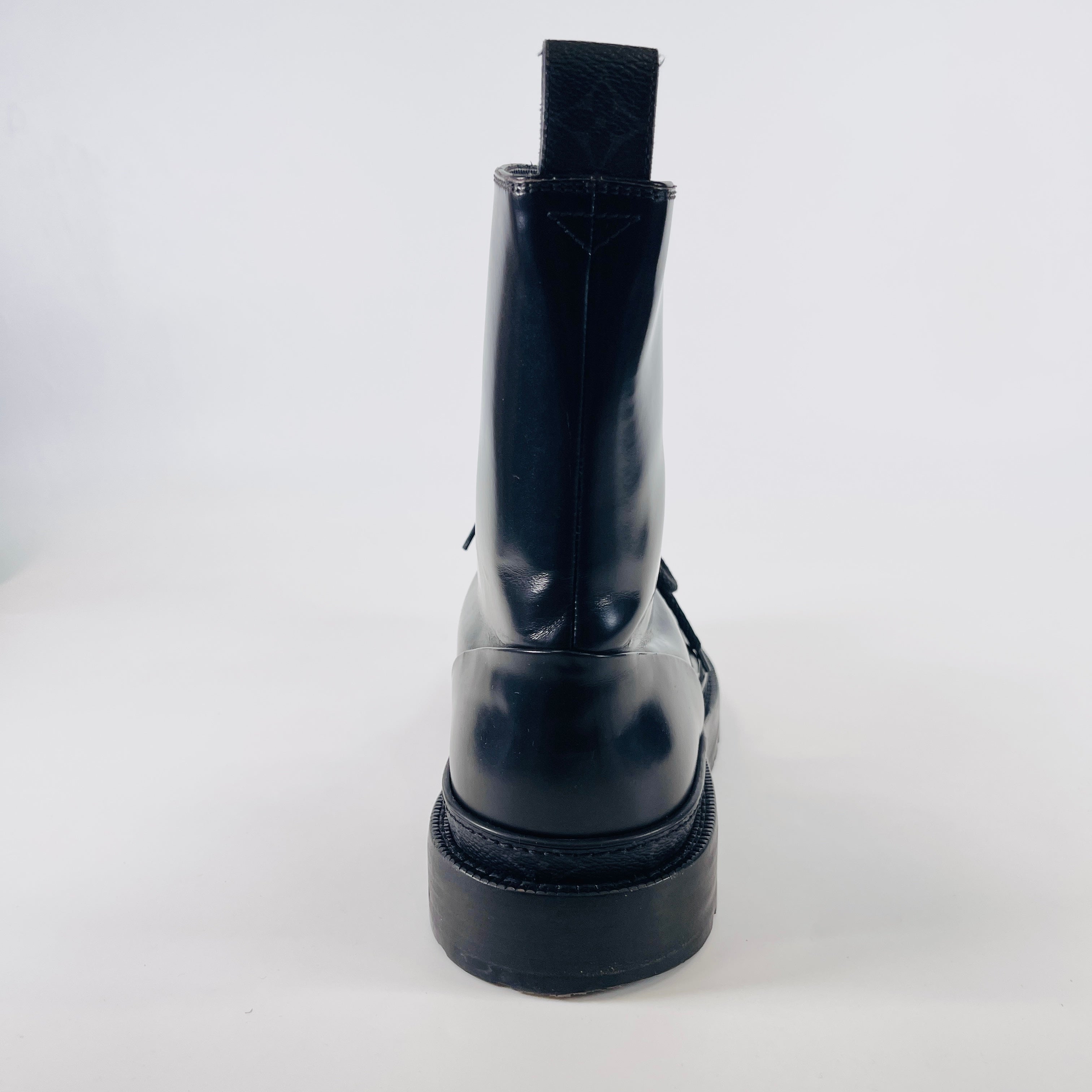 2604 secondhand LV boots
