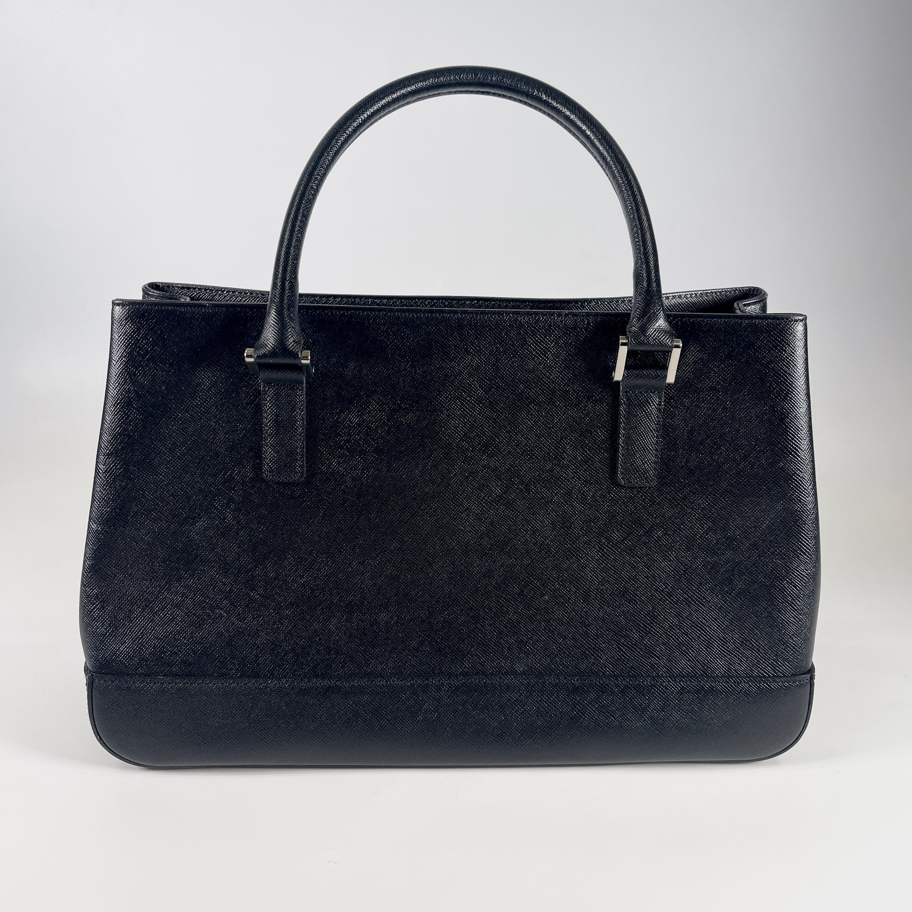 2604 secondhand BURBERRY hand bag