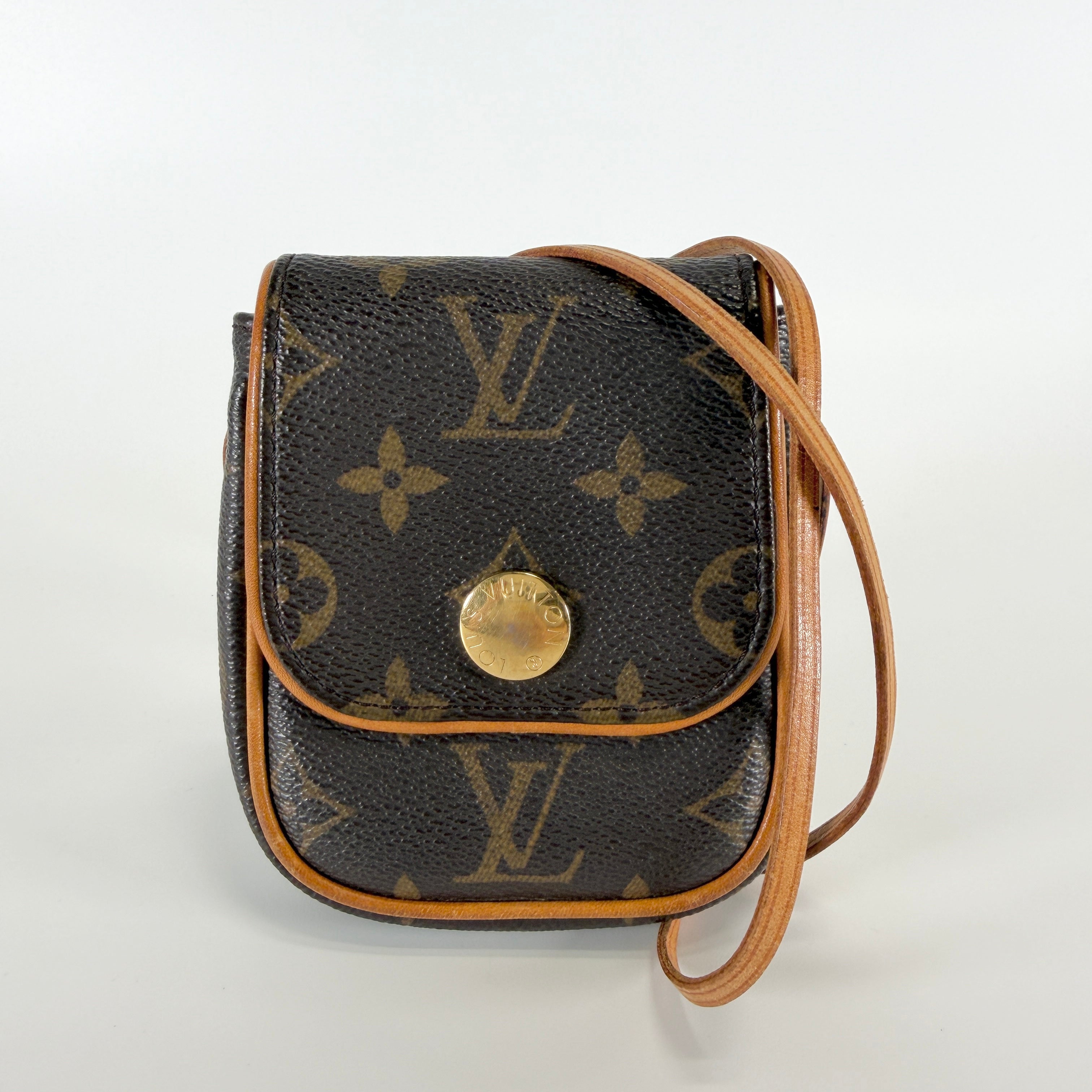 2606 secondhand LV Monogram Pochette