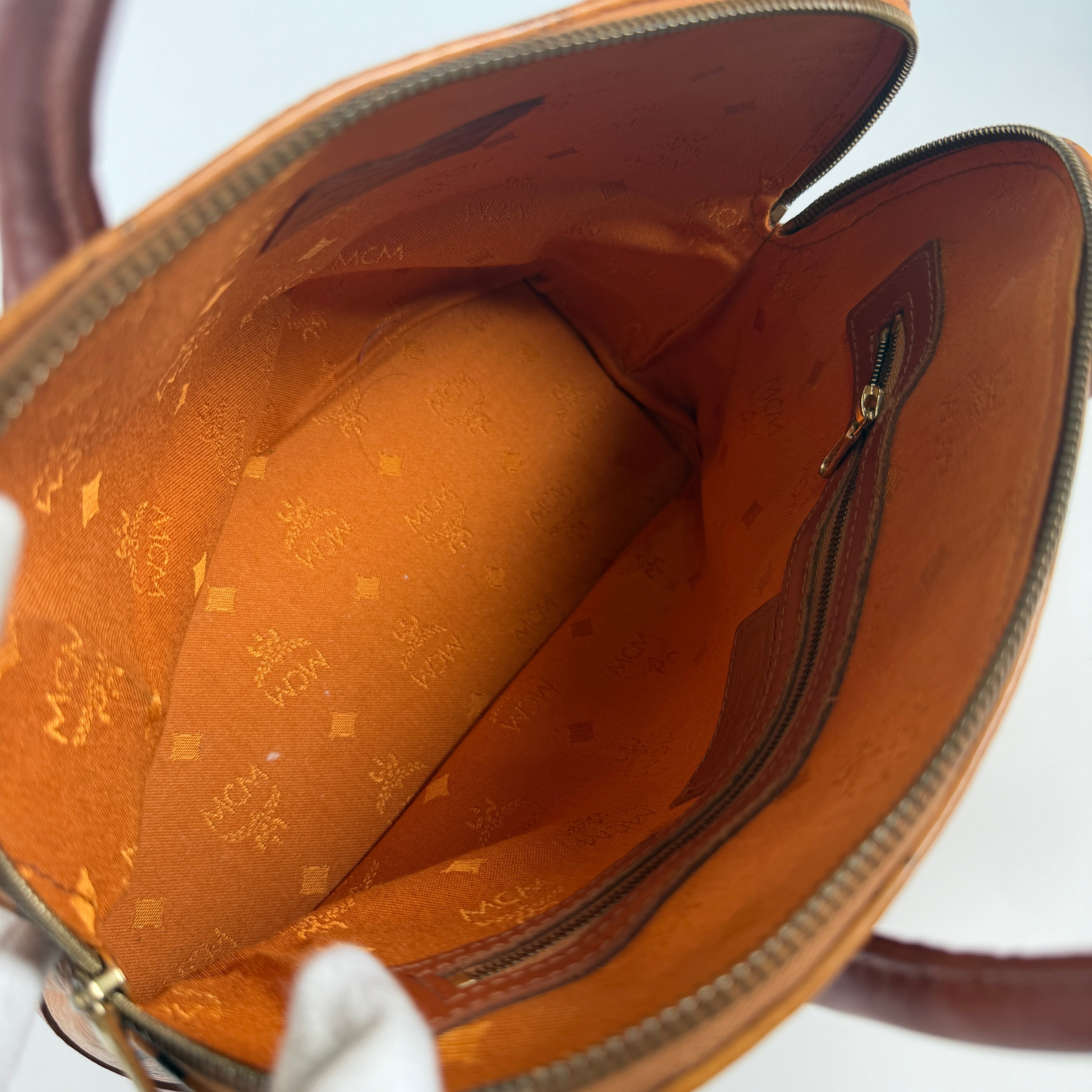 2606 secondhand MCM hand bag