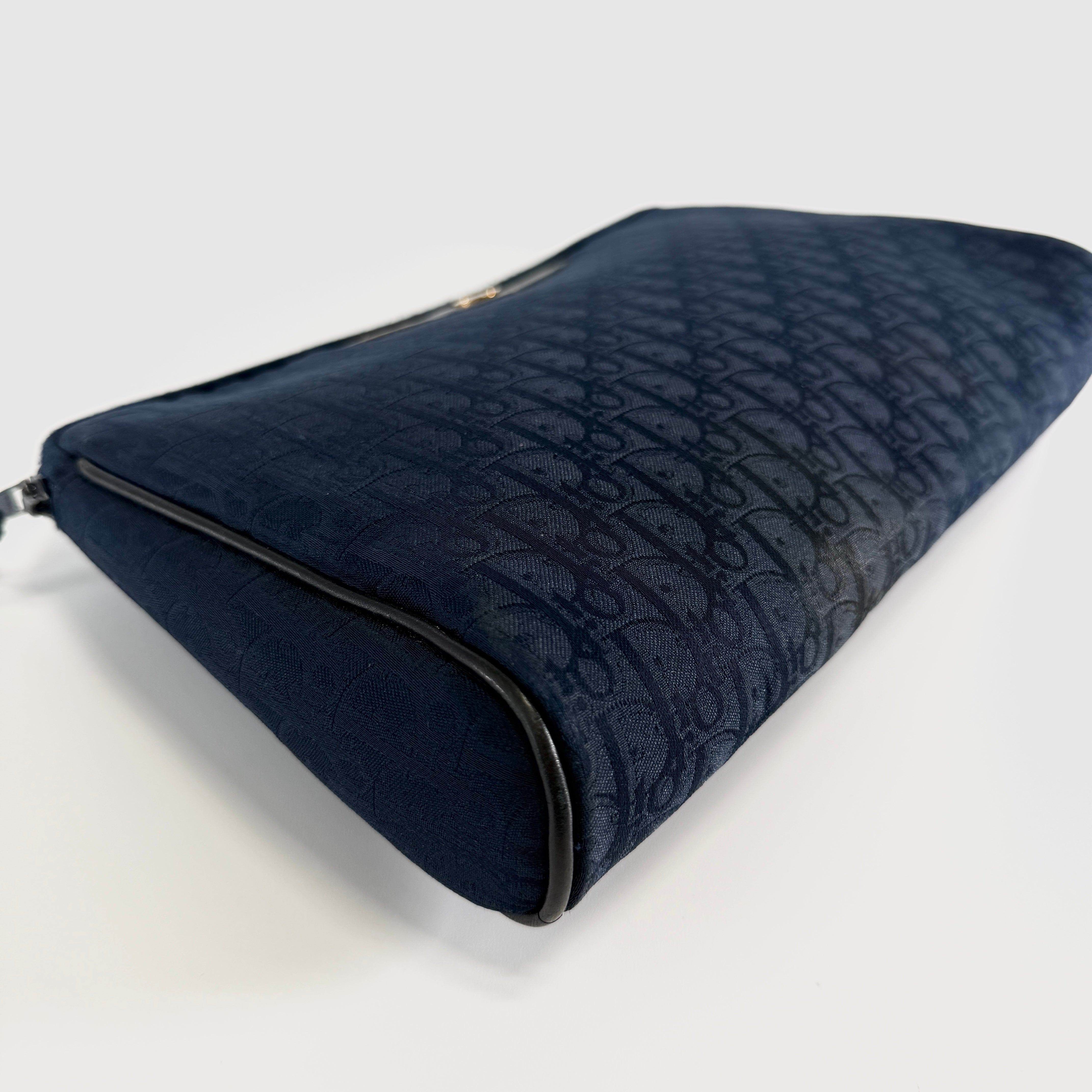 2607 secondhand CD pouch
