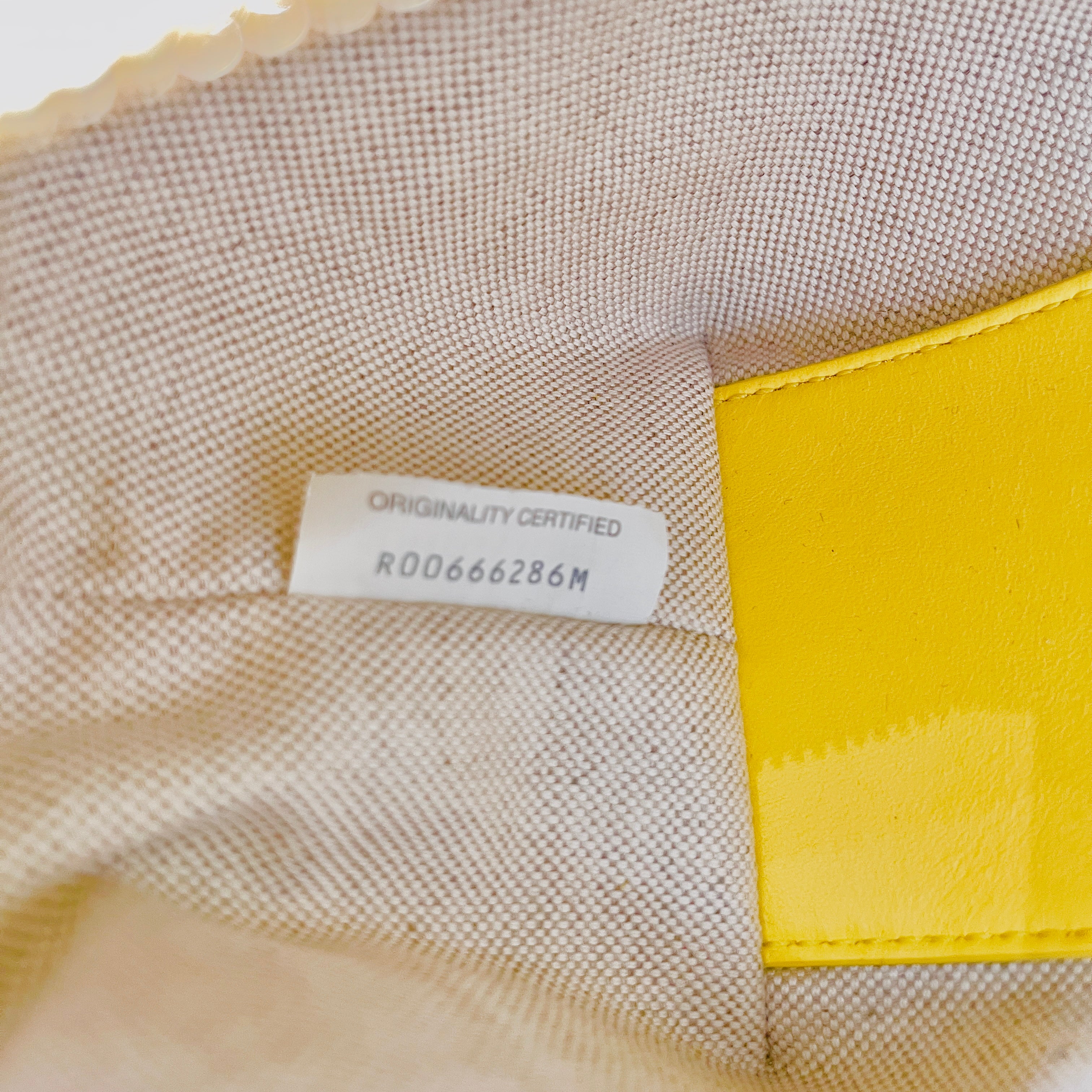 2603 secondhand BOTTEGAVENETA loop top handle Yellow